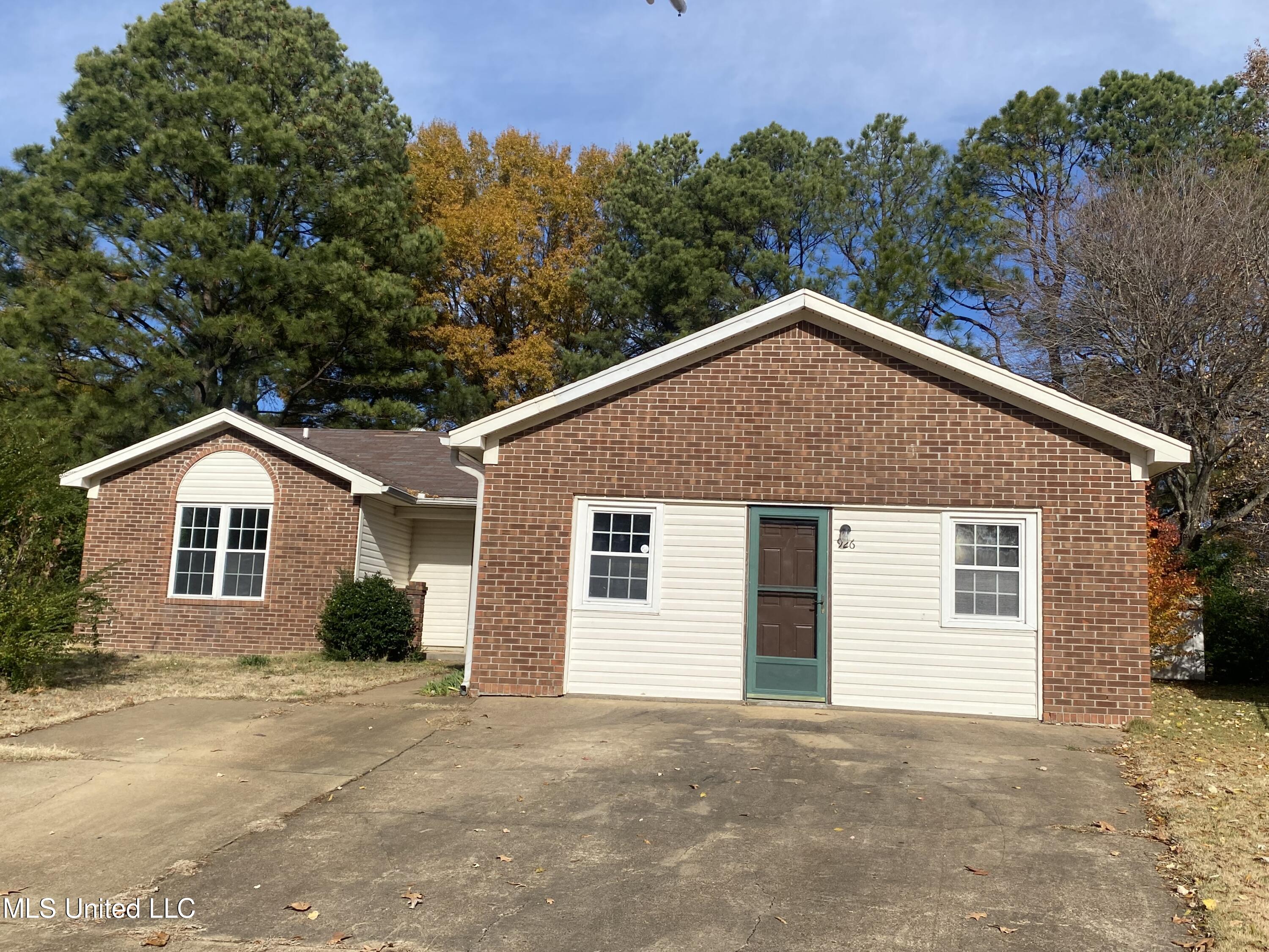 926 Oaklawn Place Property Photo 1