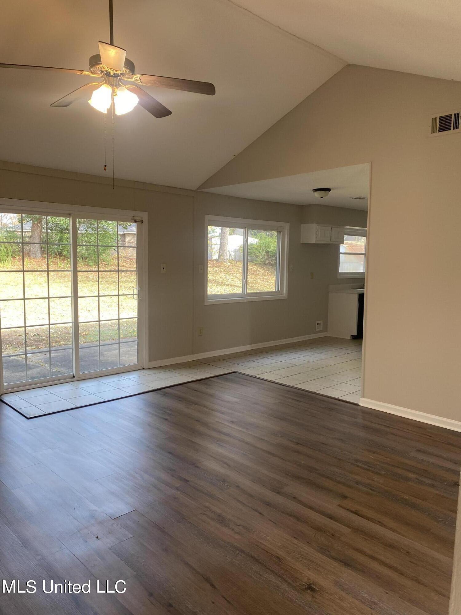 926 Oaklawn Place Property Photo 7