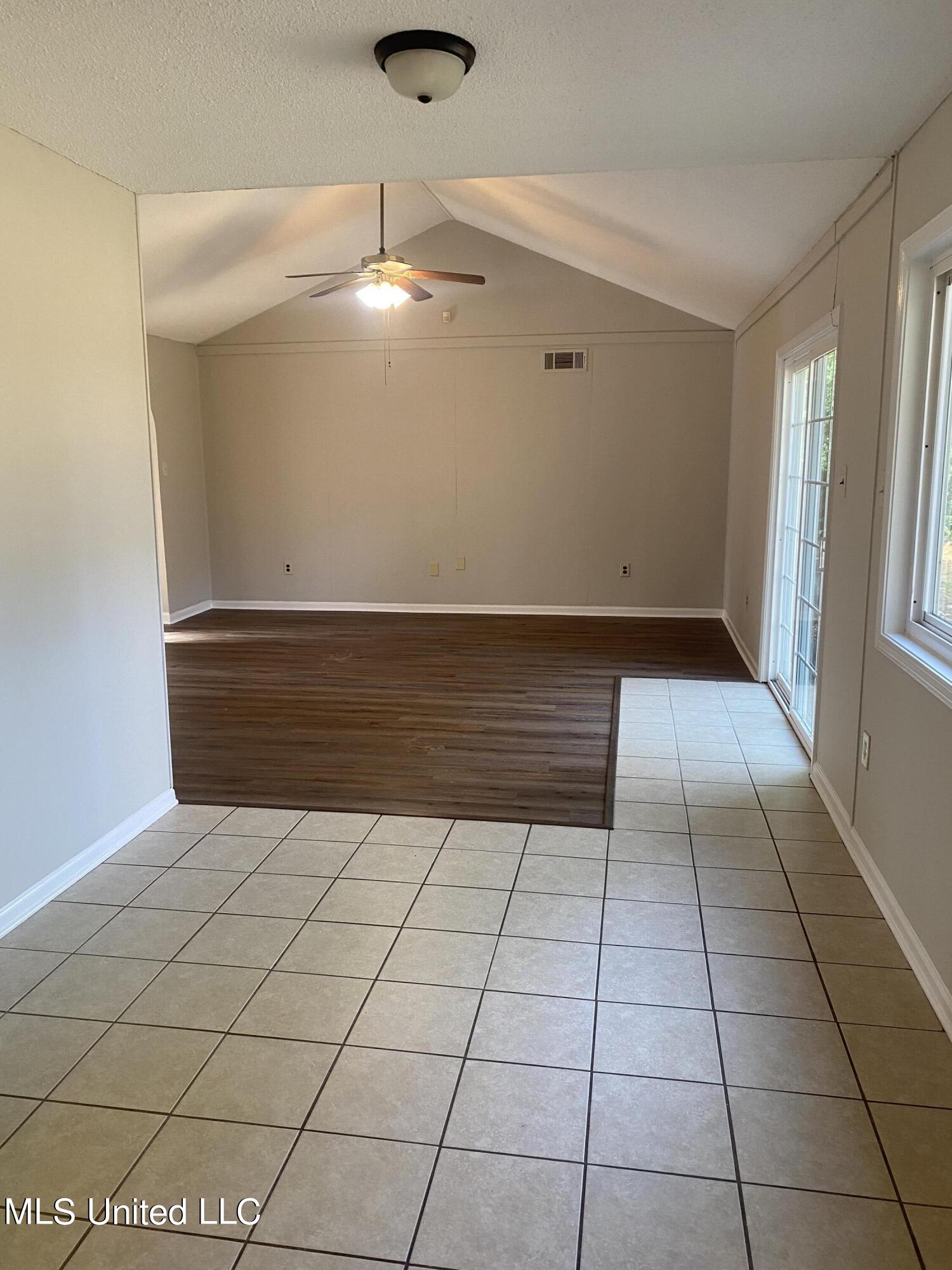 926 Oaklawn Place Property Photo 8