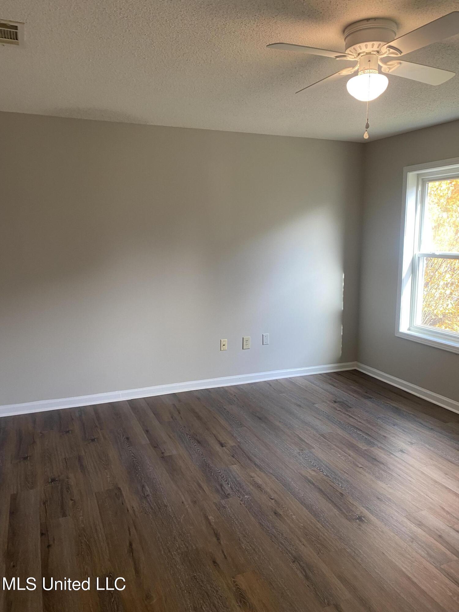 926 Oaklawn Place Property Photo 9