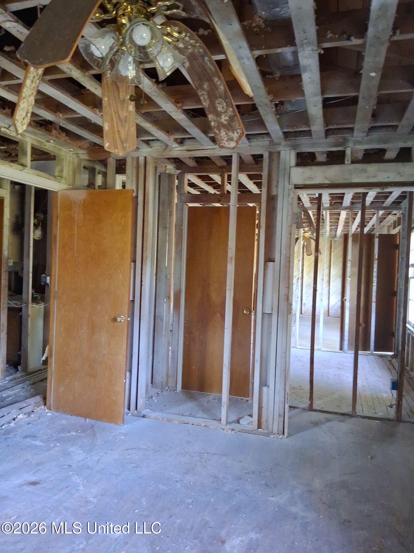 1610 Moonmist Drive Property Photo 4