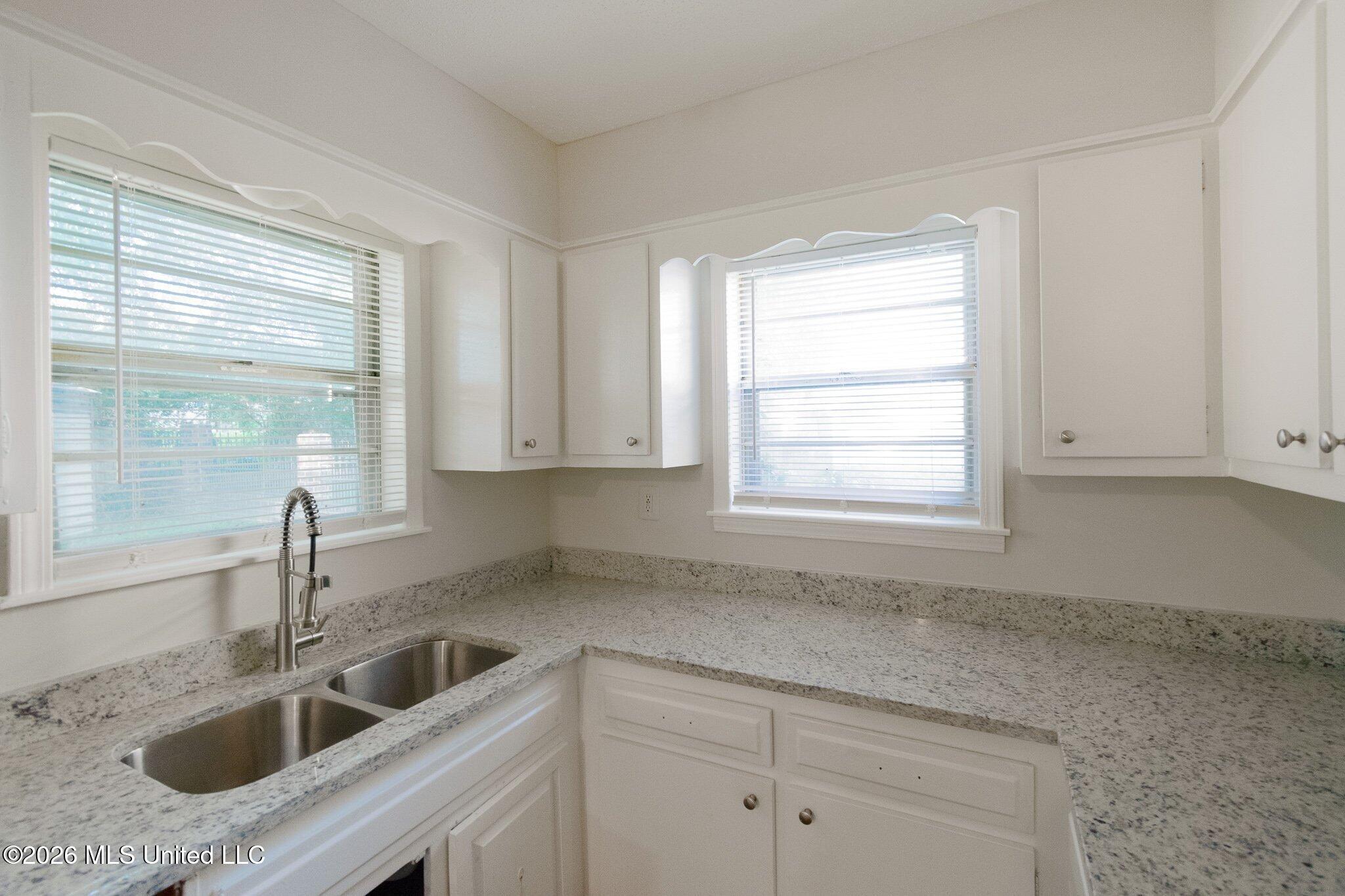 7396 Meadowbrook Drive Property Photo 6