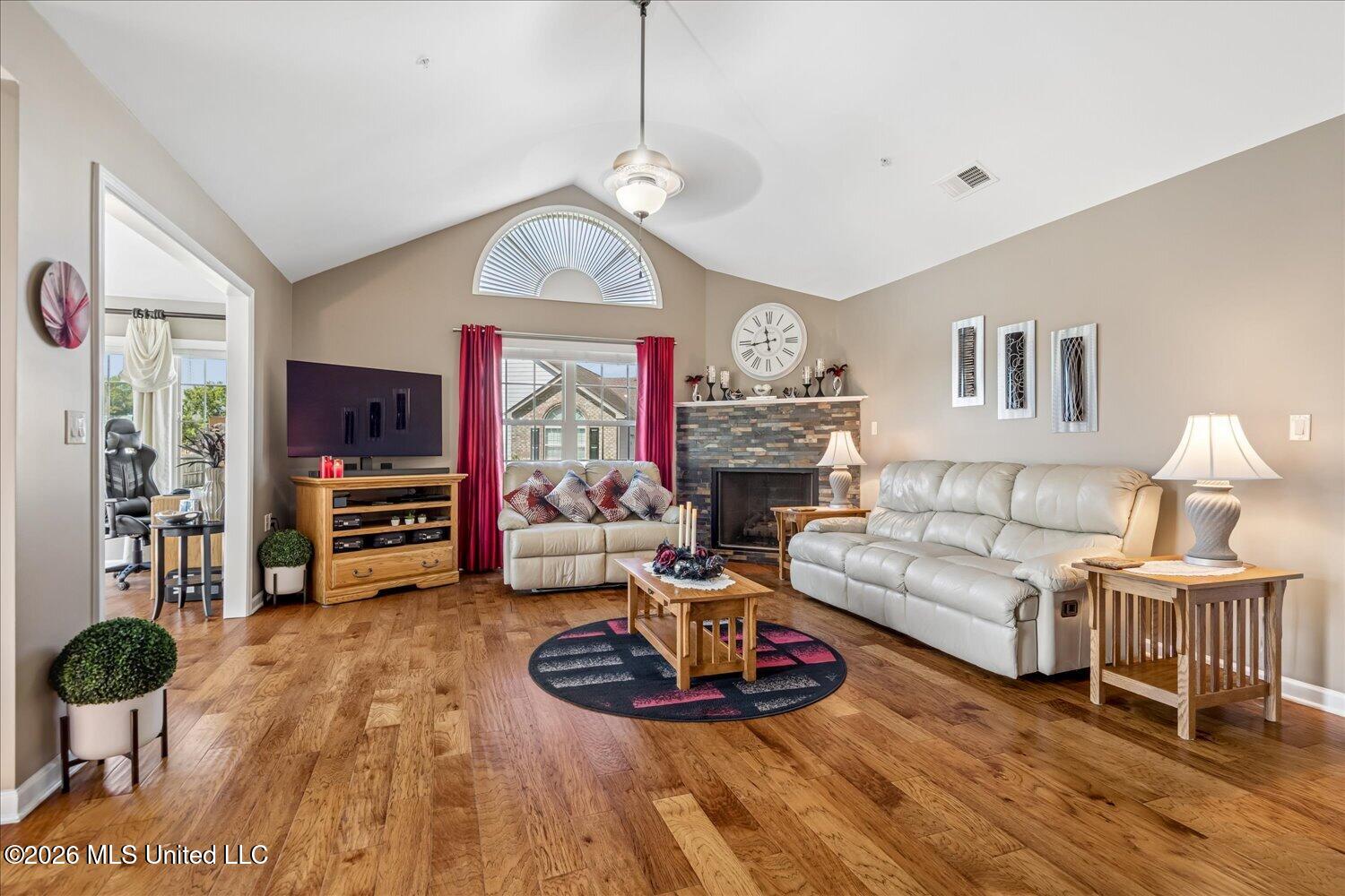8665 Parkview Oaks Circle Property Photo 2
