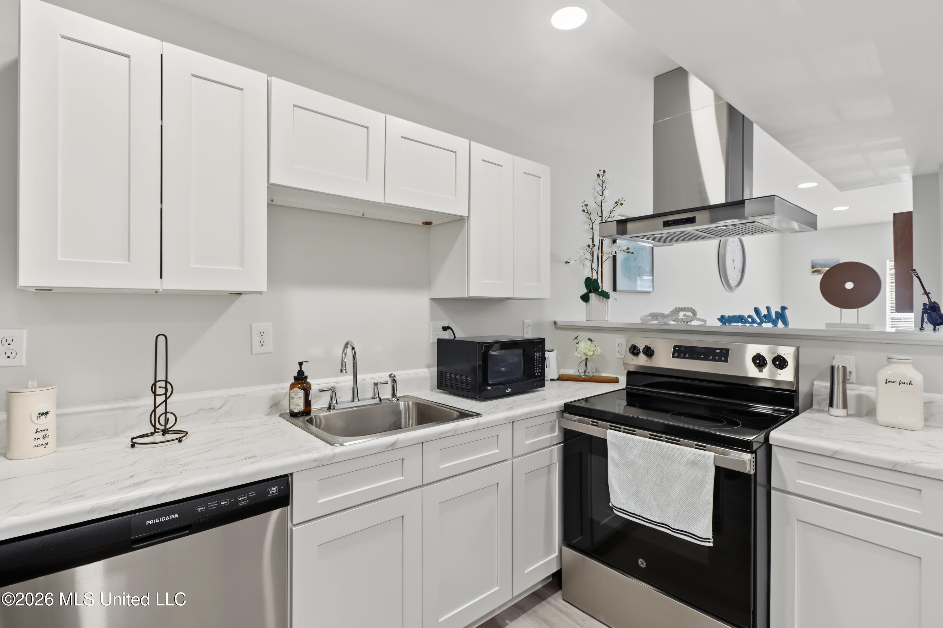 245 Mcdonnell Property Photo 6