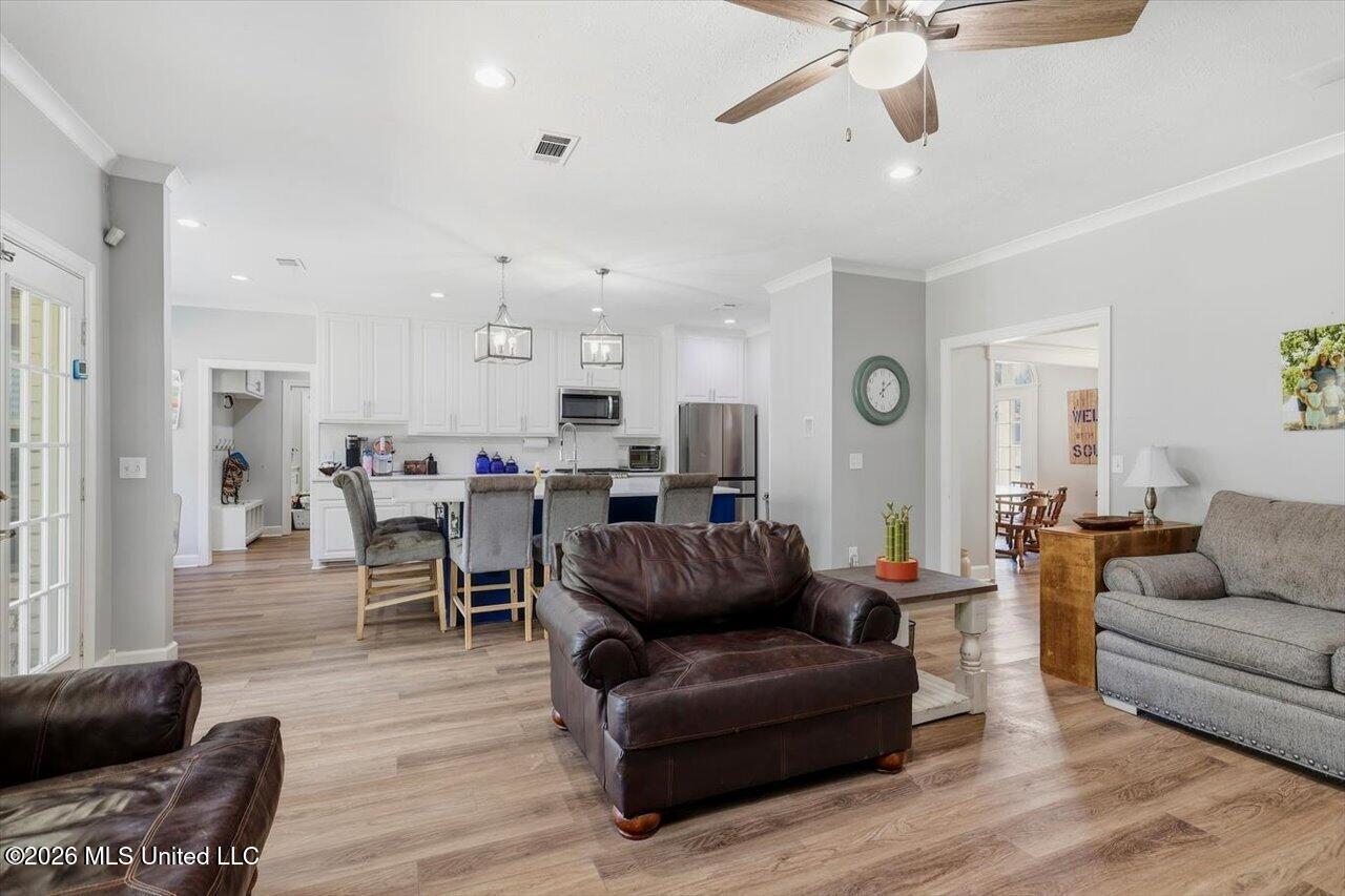 104 Saxony Court Property Photo 7