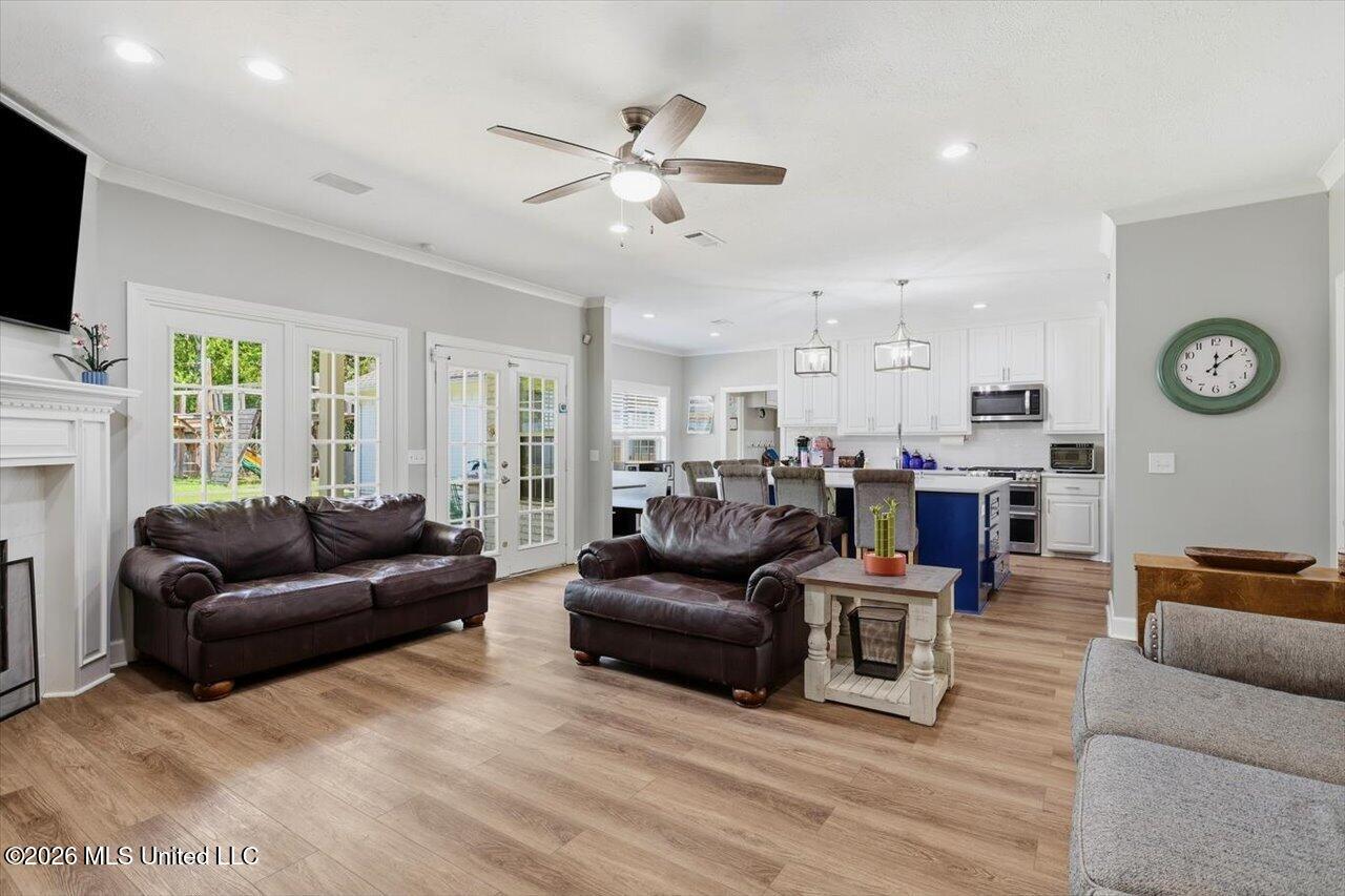 104 Saxony Court Property Photo 8