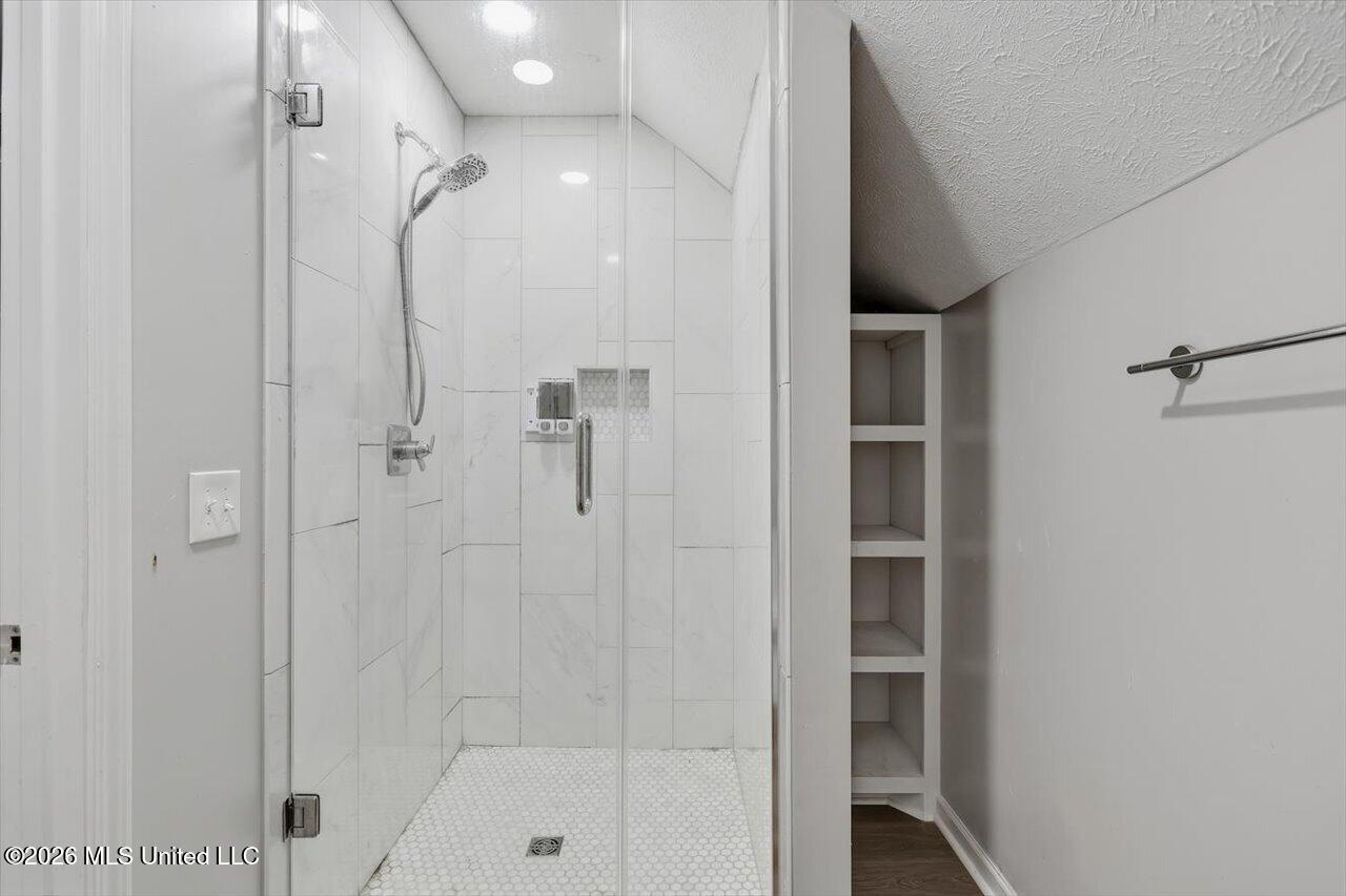 104 Saxony Court Property Photo 27