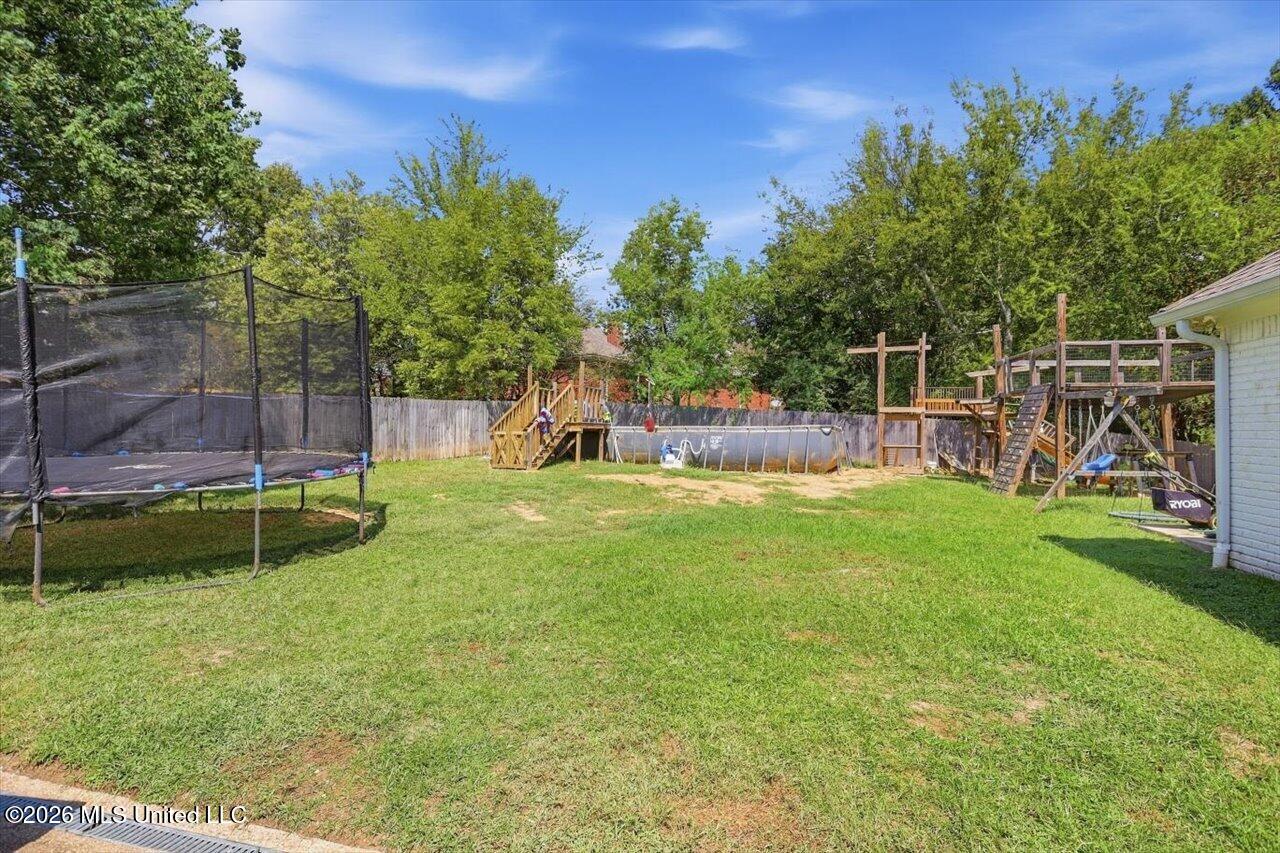 104 Saxony Court Property Photo 32