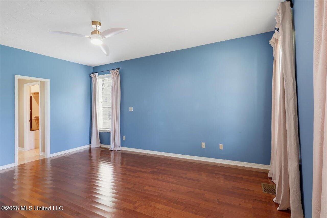 911 Tetbury Place Property Photo 7