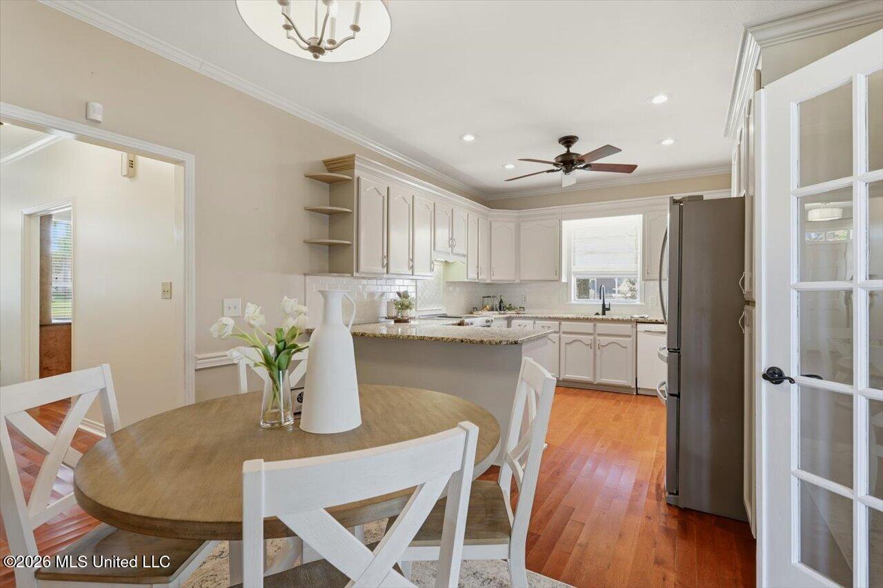 911 Tetbury Place Property Photo 13