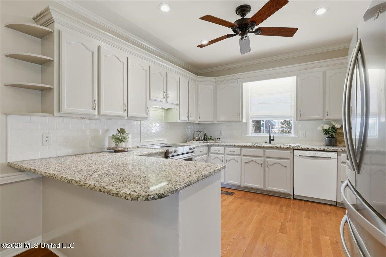 911 Tetbury Place Property Photo 14