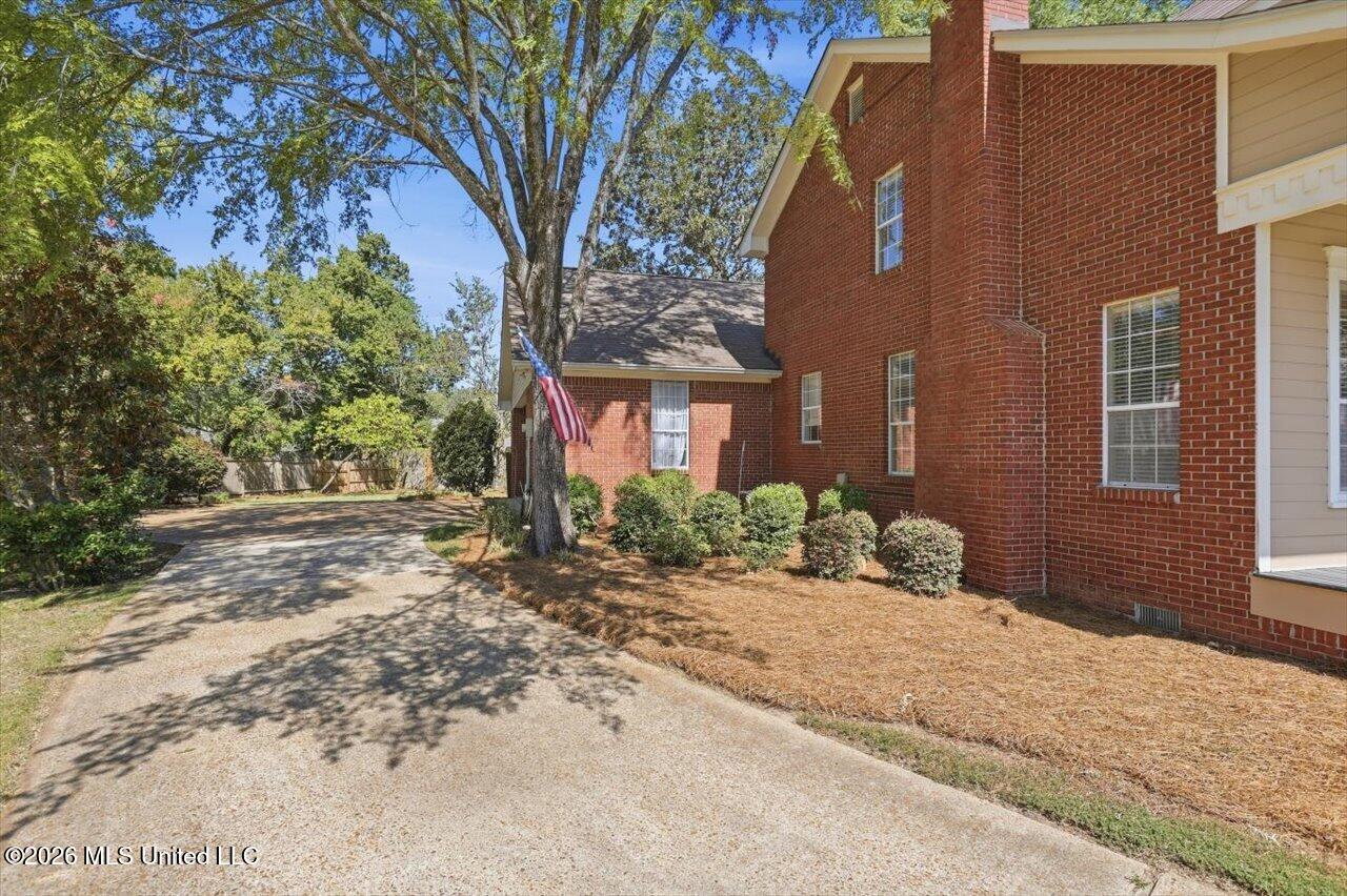 911 Tetbury Place Property Photo 29