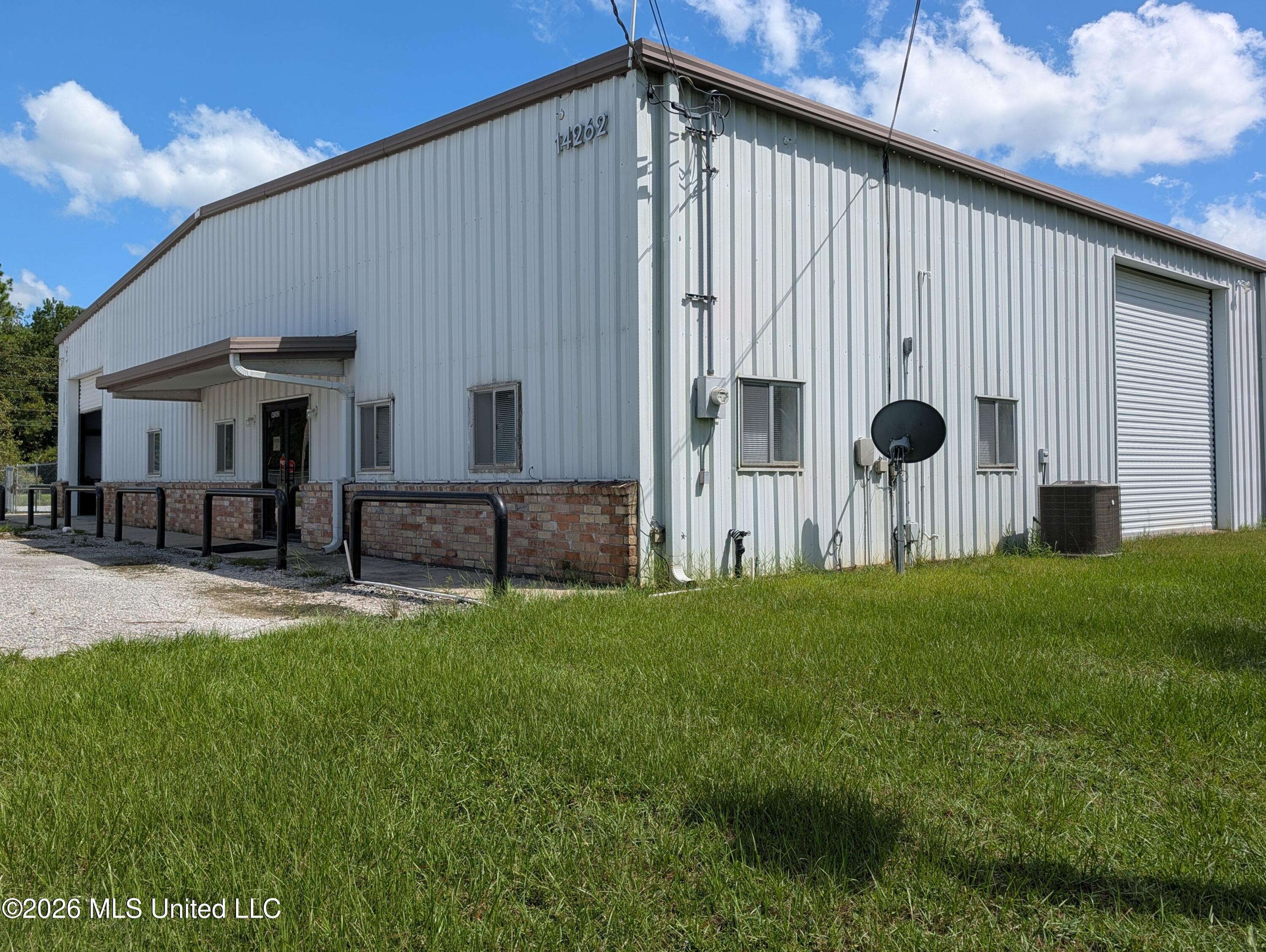 7185 Texas Flat Road Property Photo 4