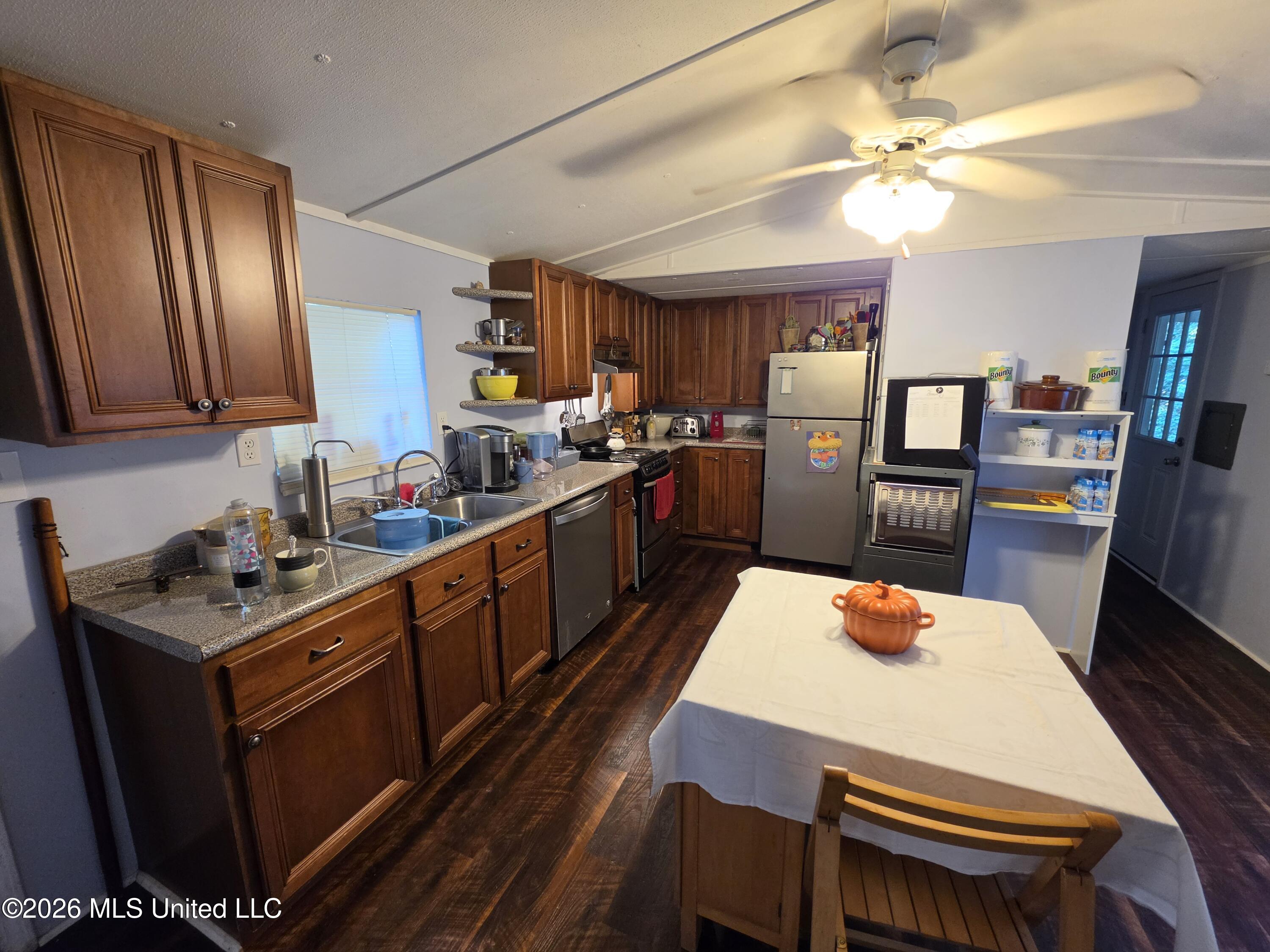 3715 Bird Cove Property Photo 4