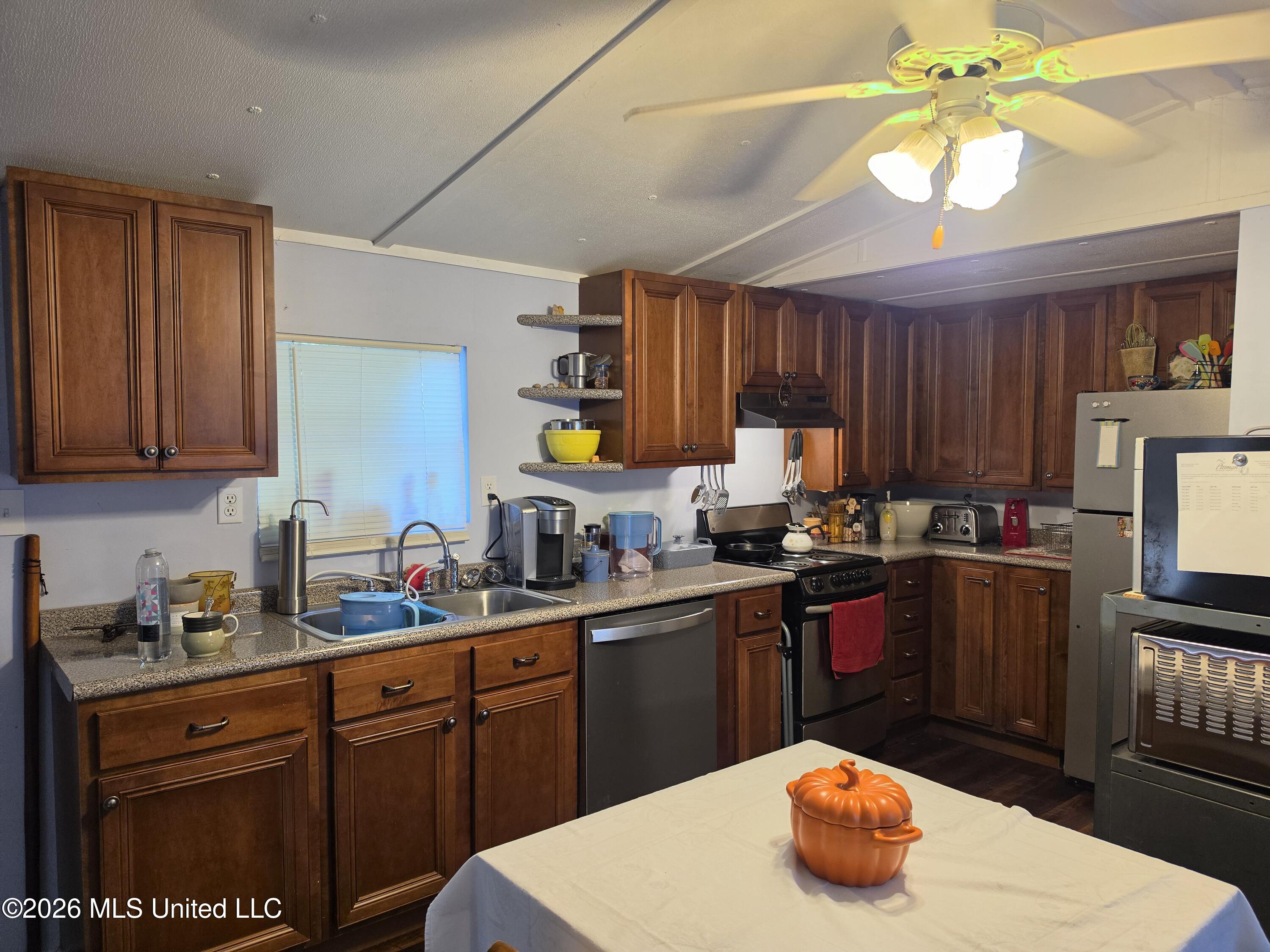 3715 Bird Cove Property Photo 5