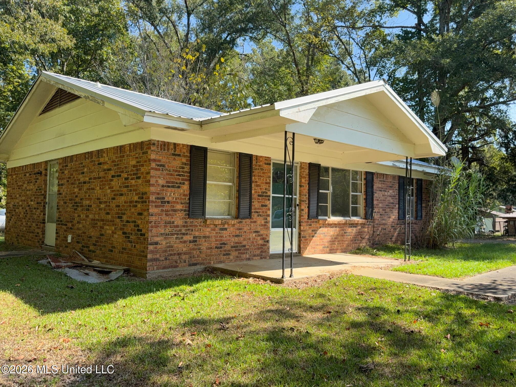 9089 Highway 14 Property Photo 2