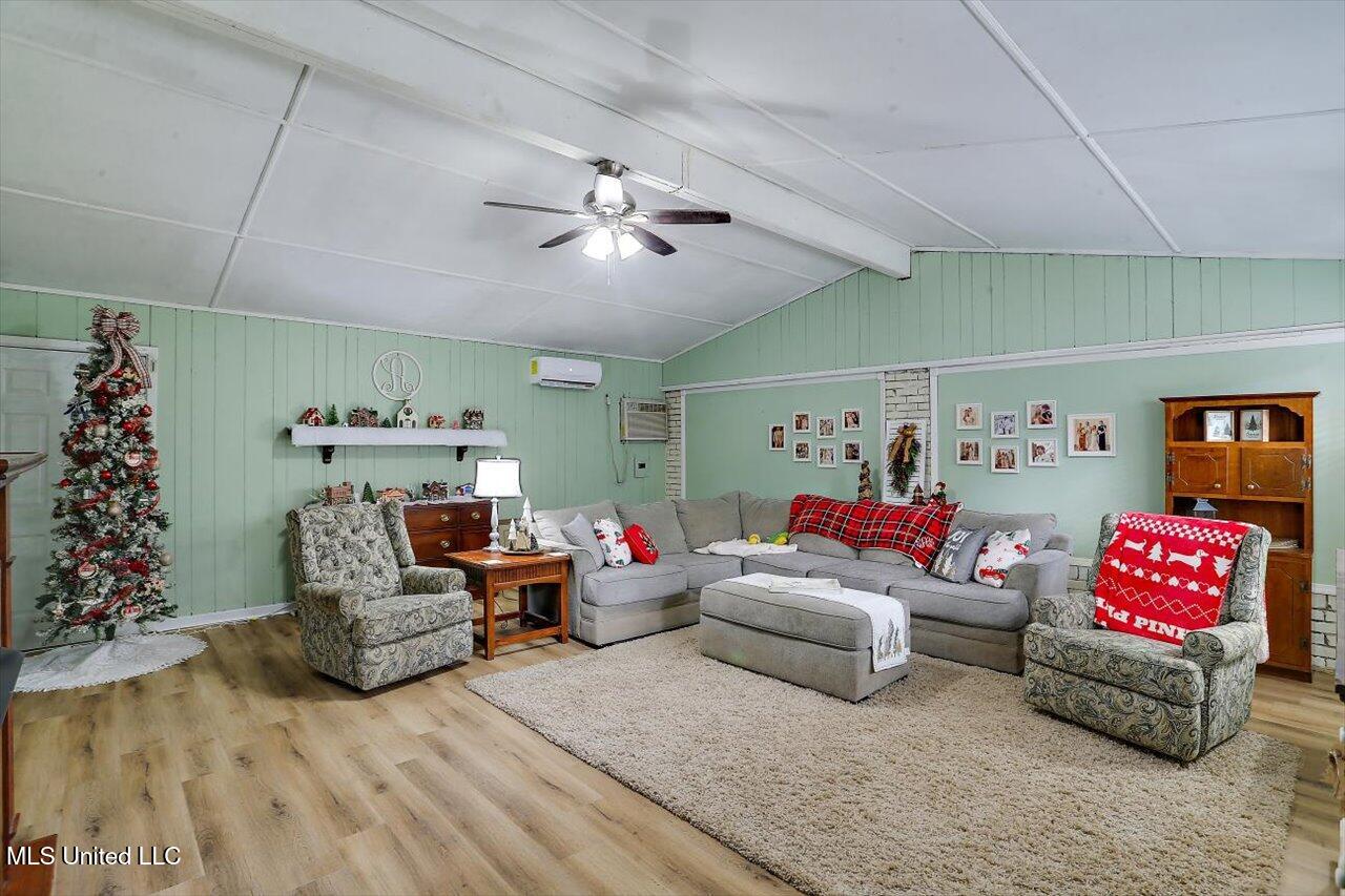 532 Bellevue Street Property Photo 4