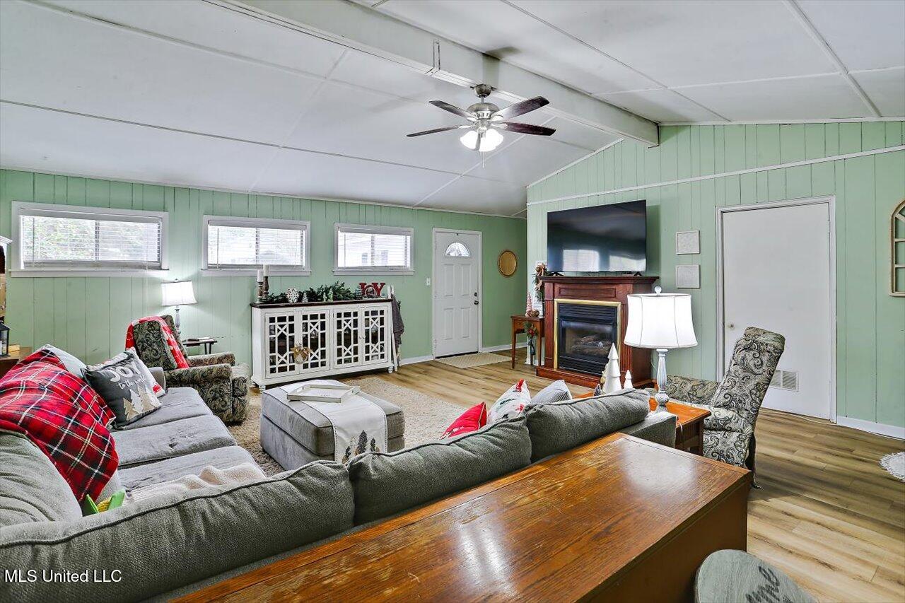 532 Bellevue Street Property Photo 5