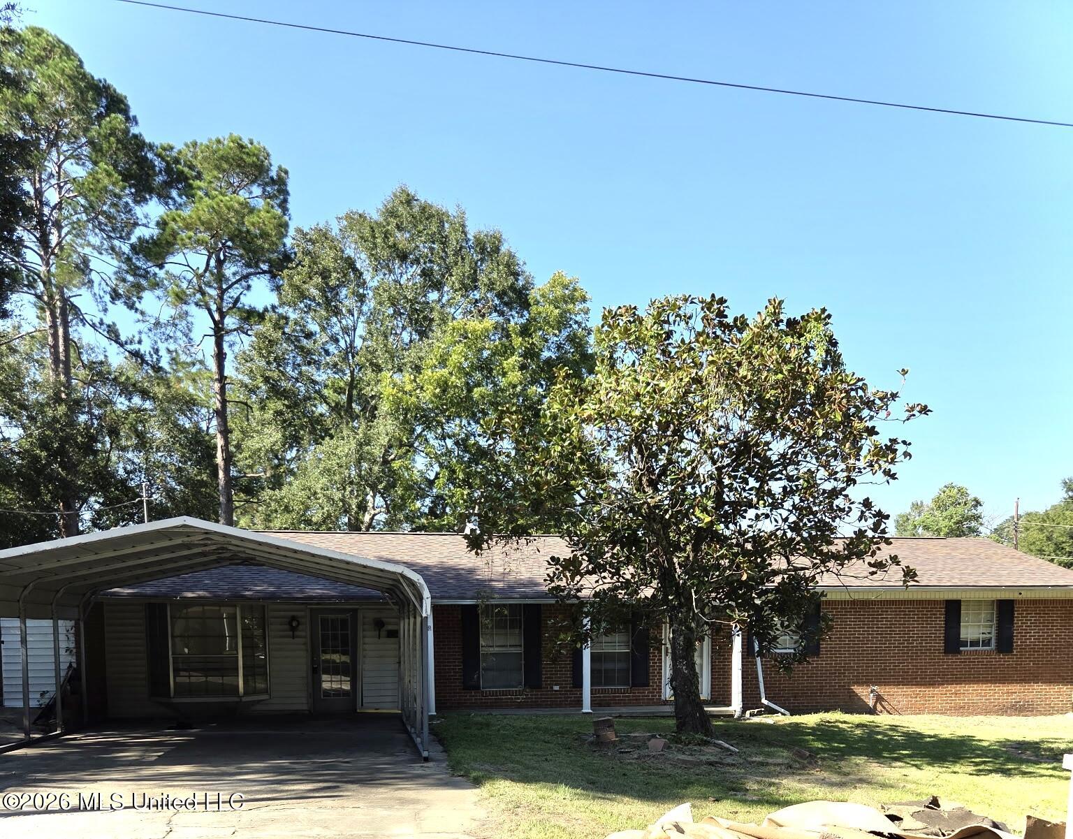 2033 Harold Street Property Photo 1