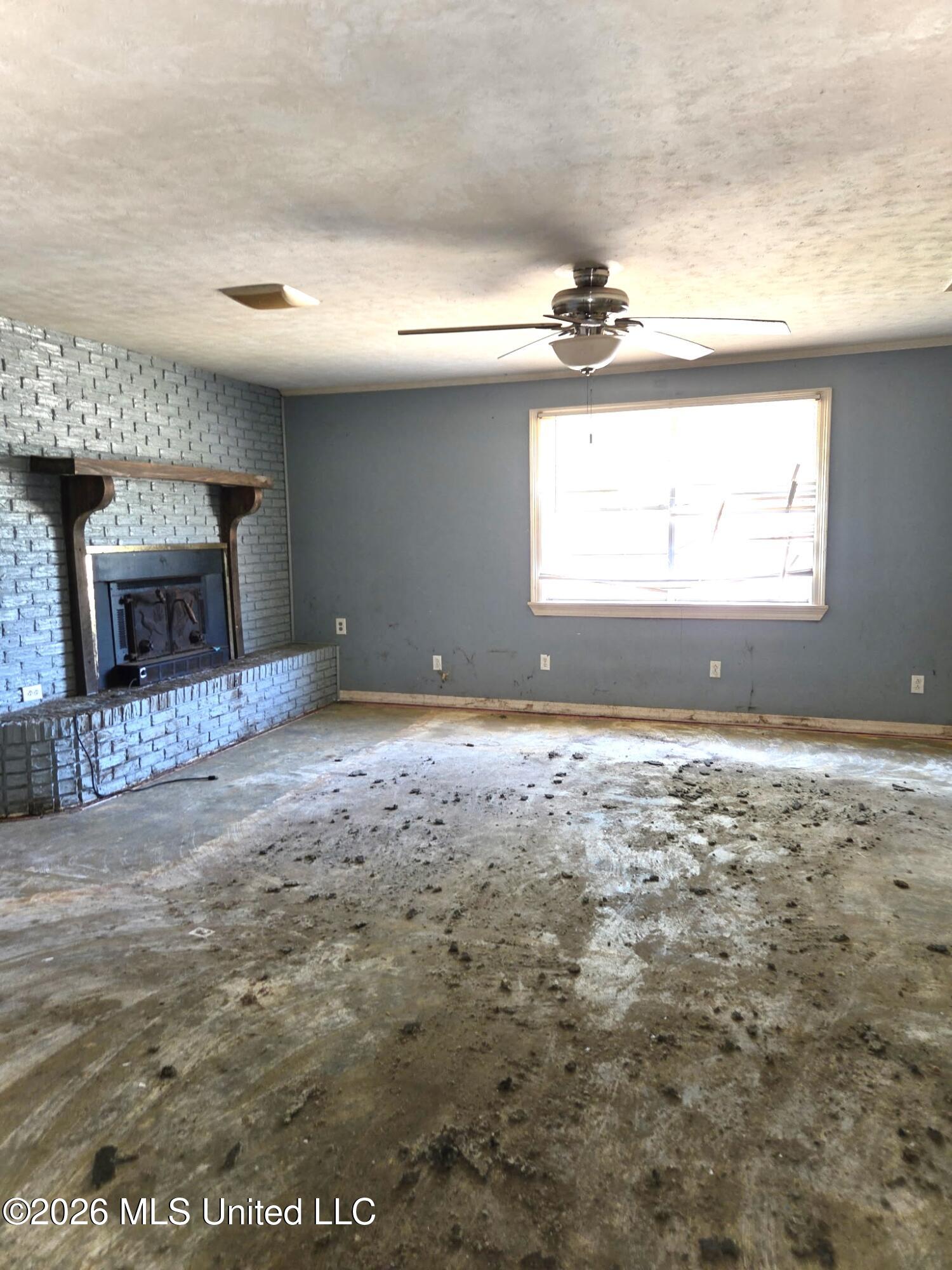 2033 Harold Street Property Photo 7