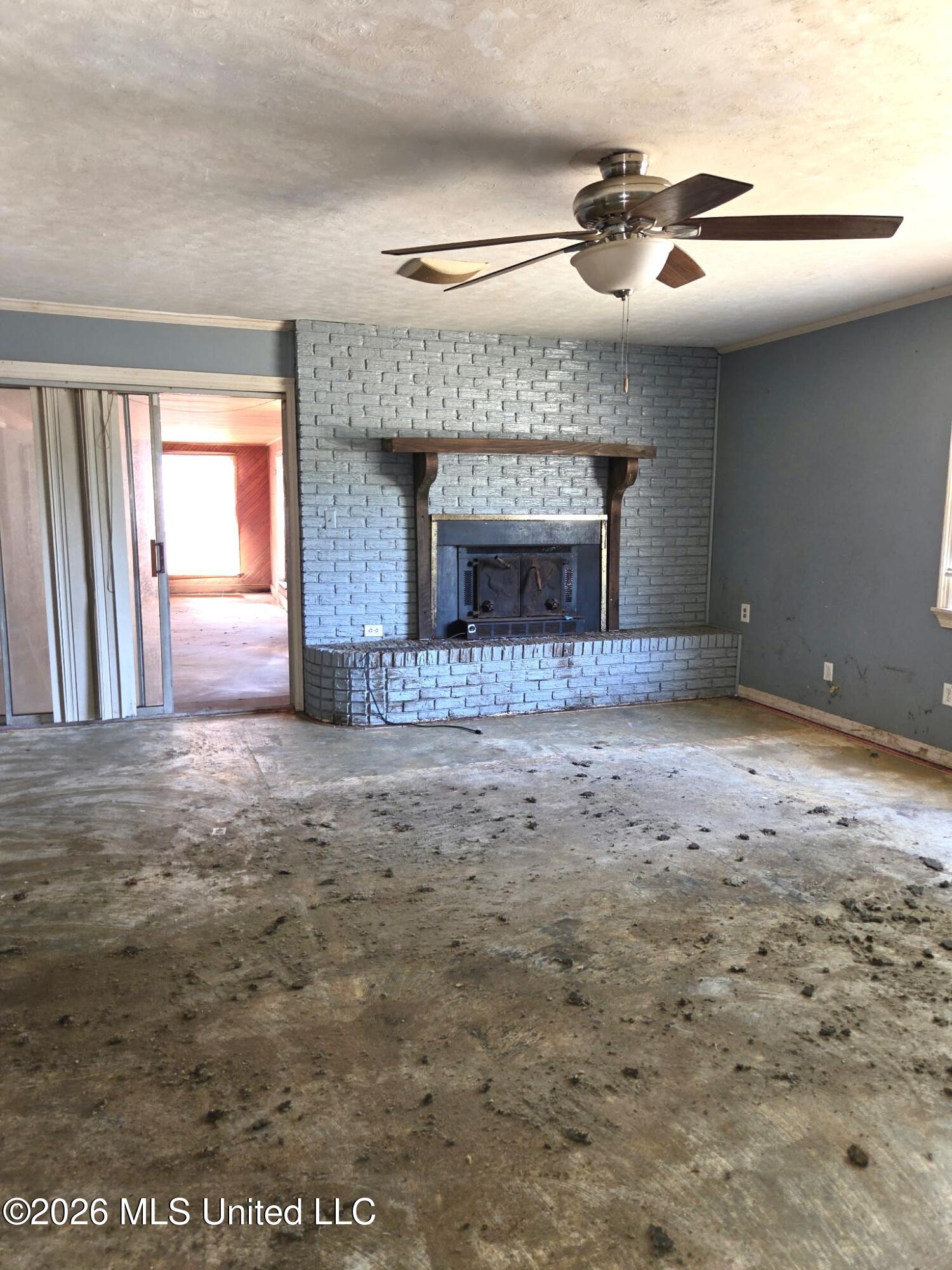 2033 Harold Street Property Photo 8