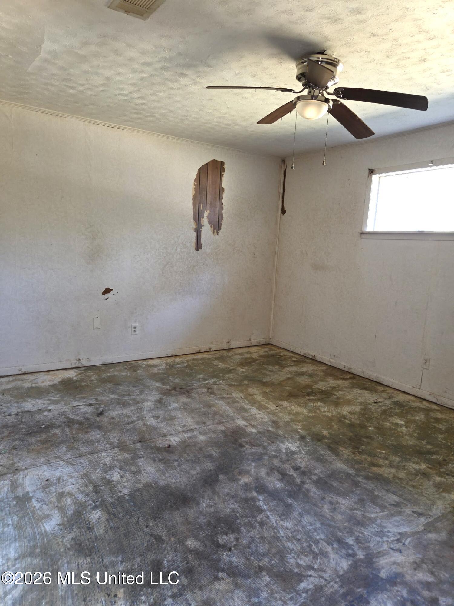 2033 Harold Street Property Photo 10