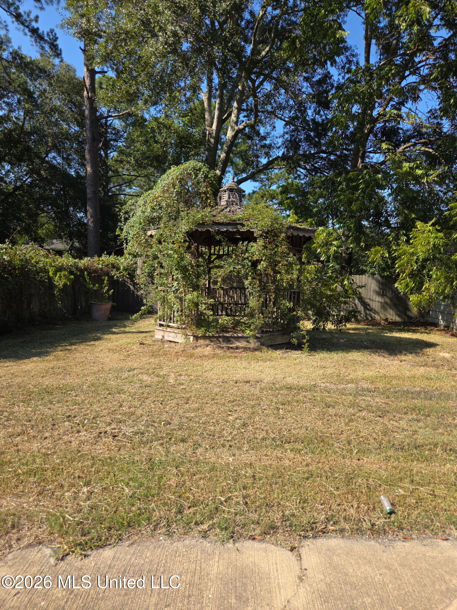 2033 Harold Street Property Photo 15