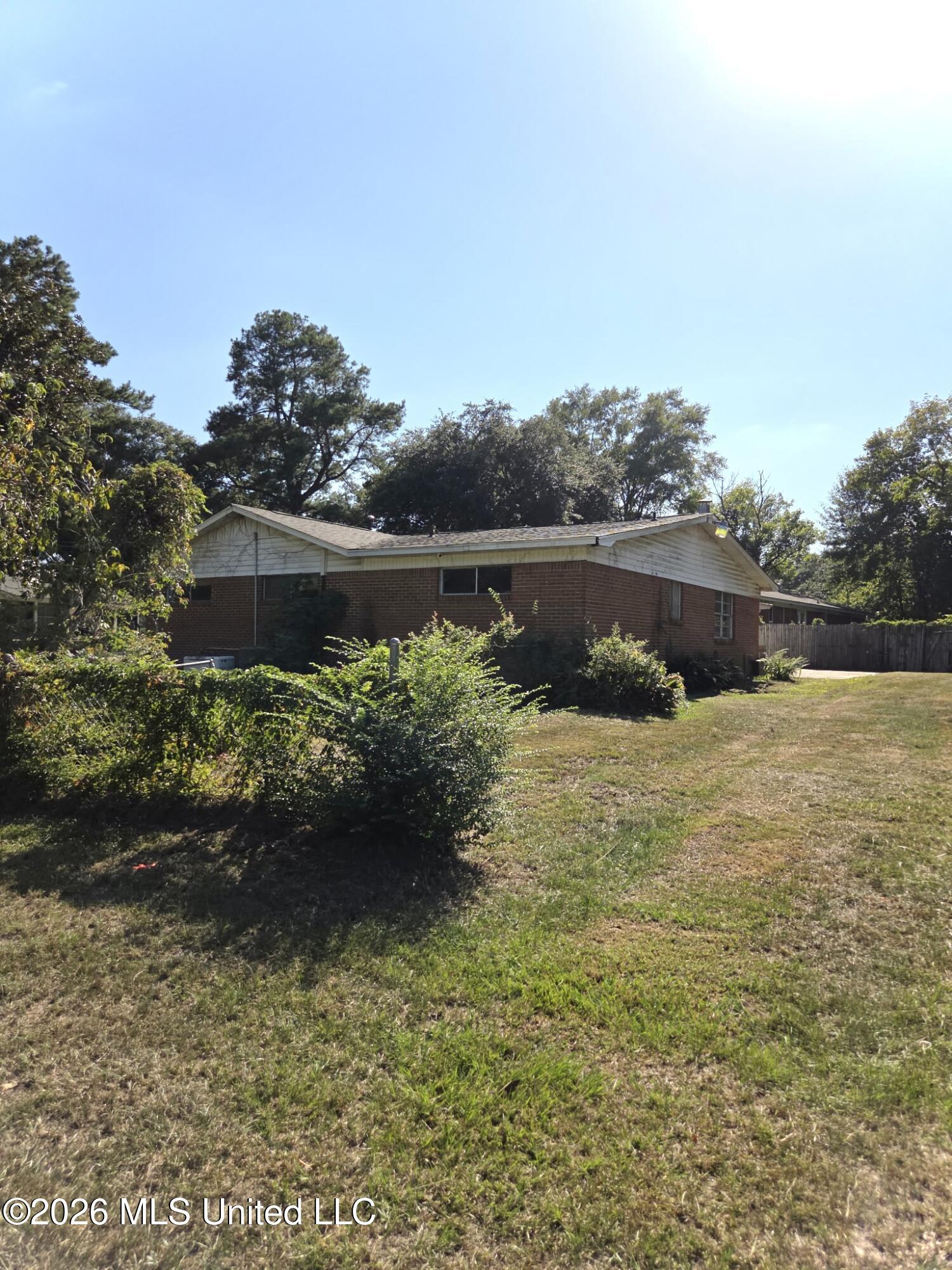 2033 Harold Street Property Photo 17