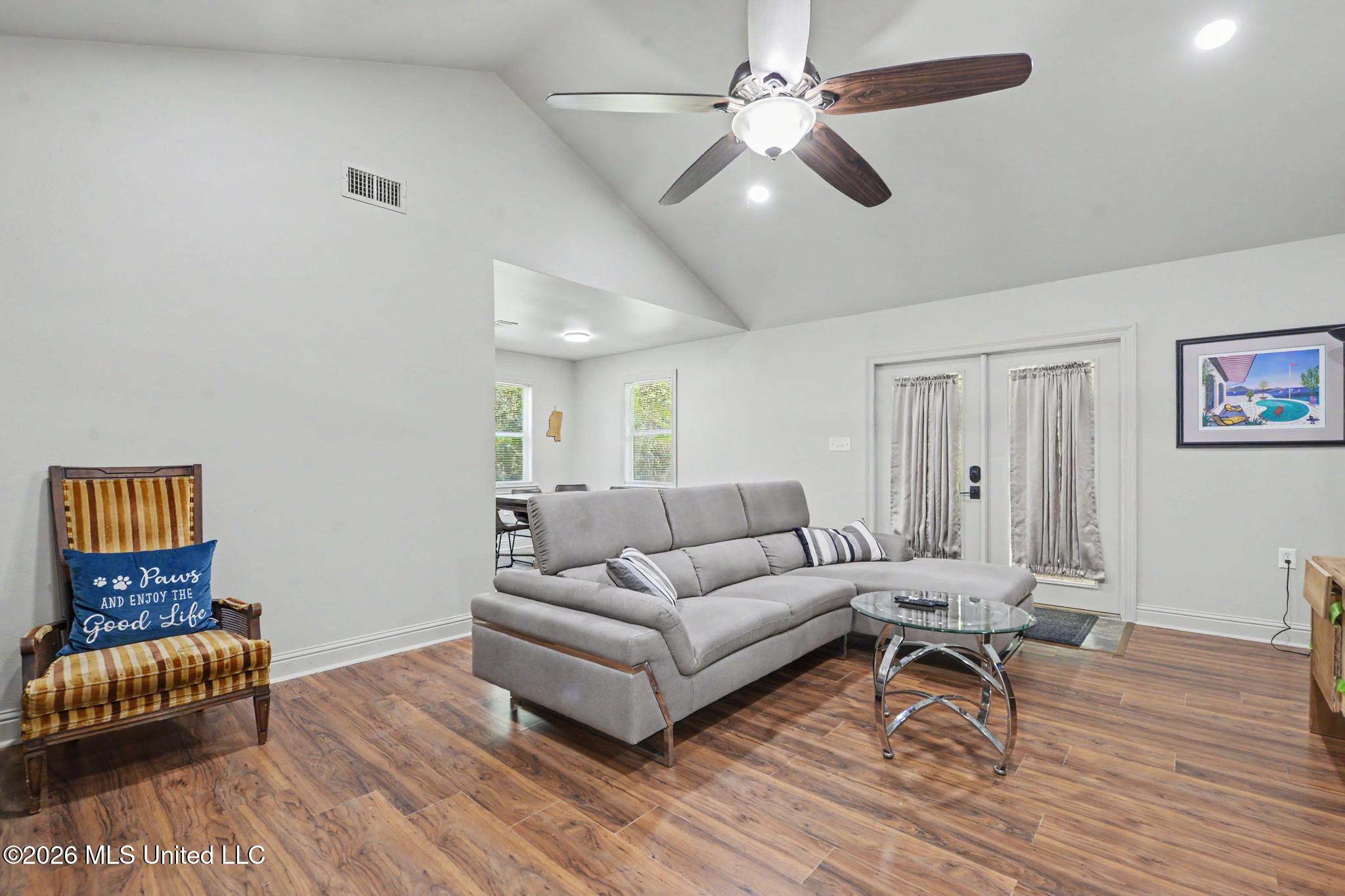 215 Old Spanish Trail Property Photo 3