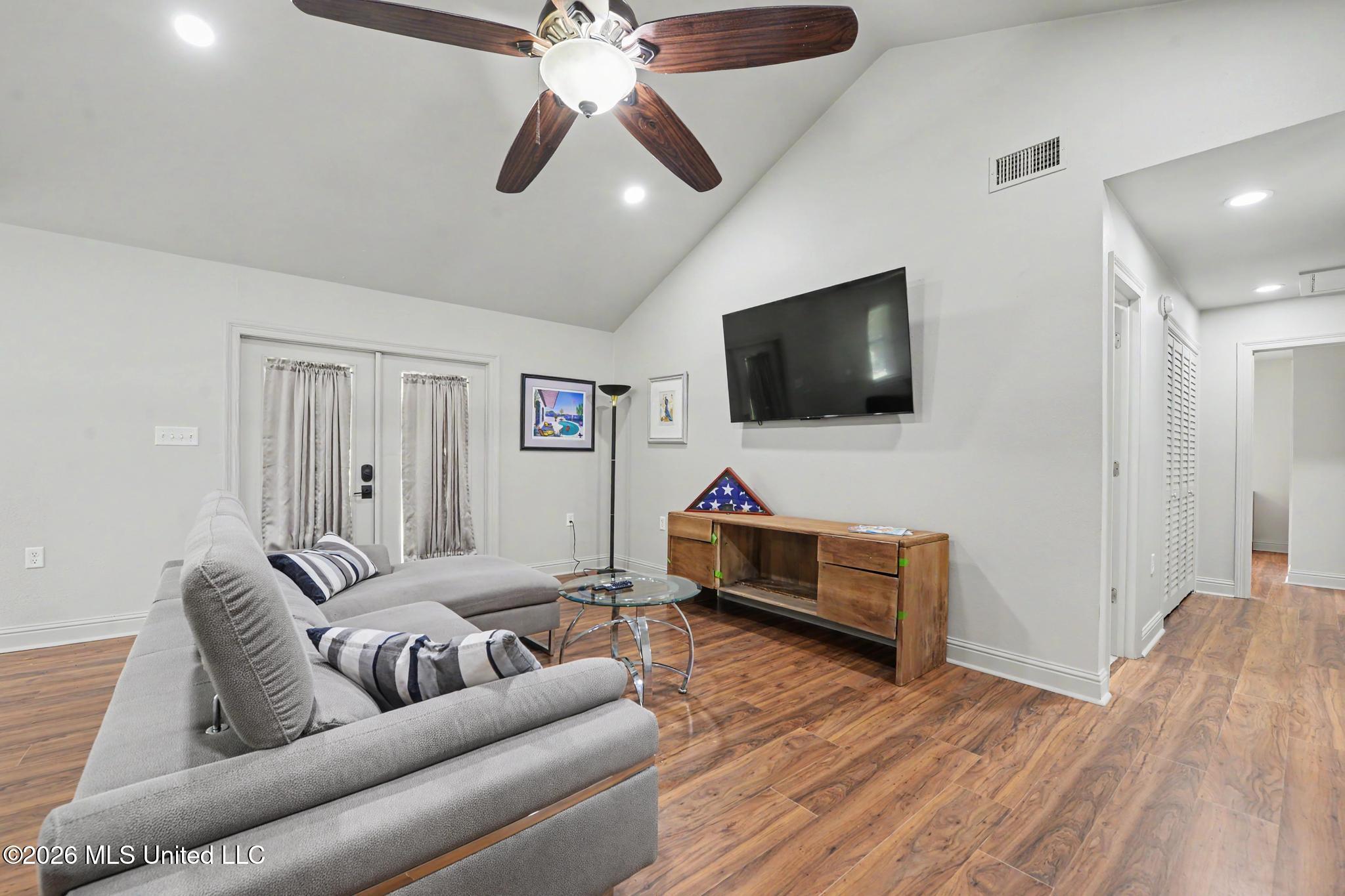 215 Old Spanish Trail Property Photo 4