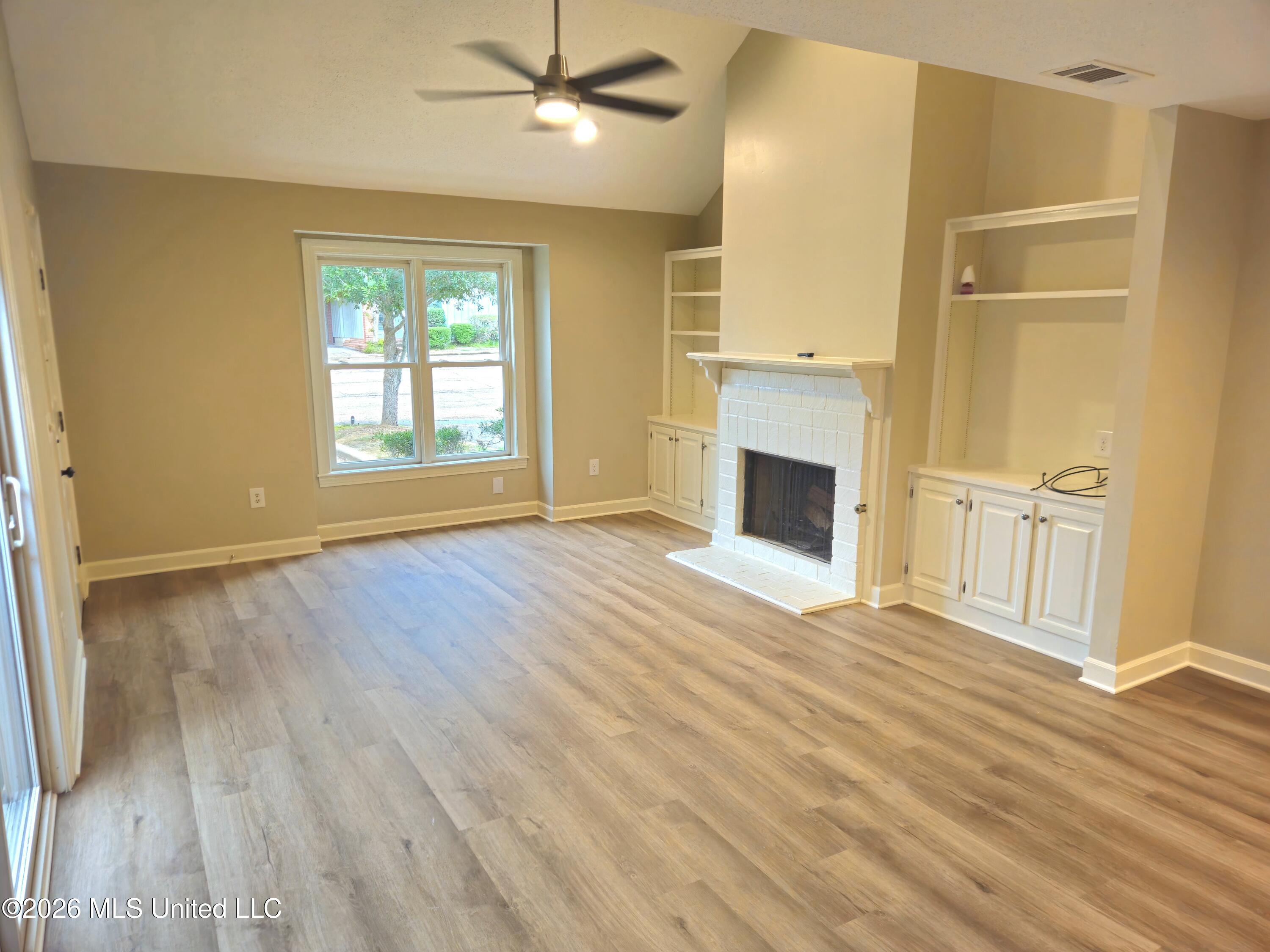 408 River Place Property Photo 3