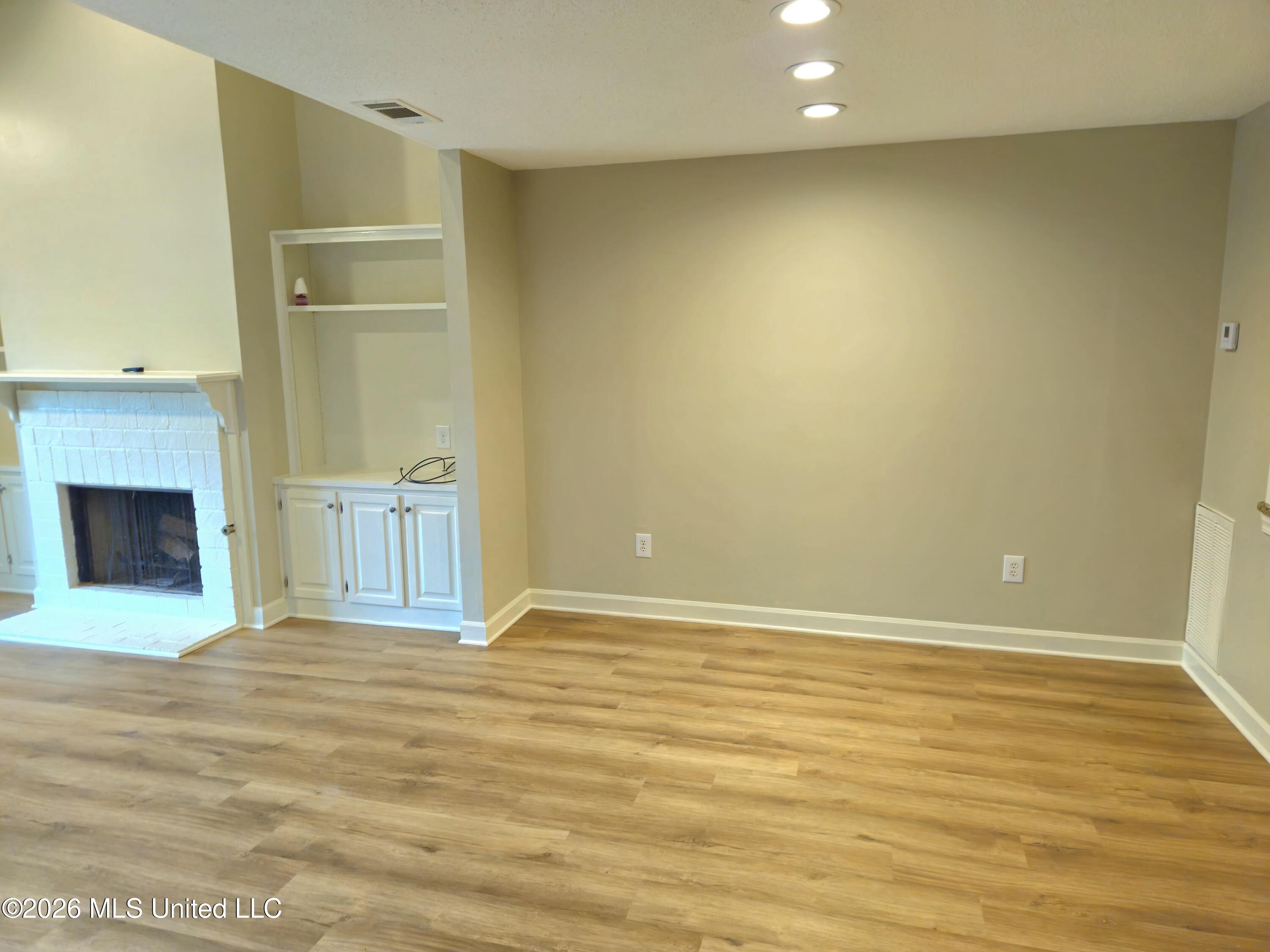 408 River Place Property Photo 4