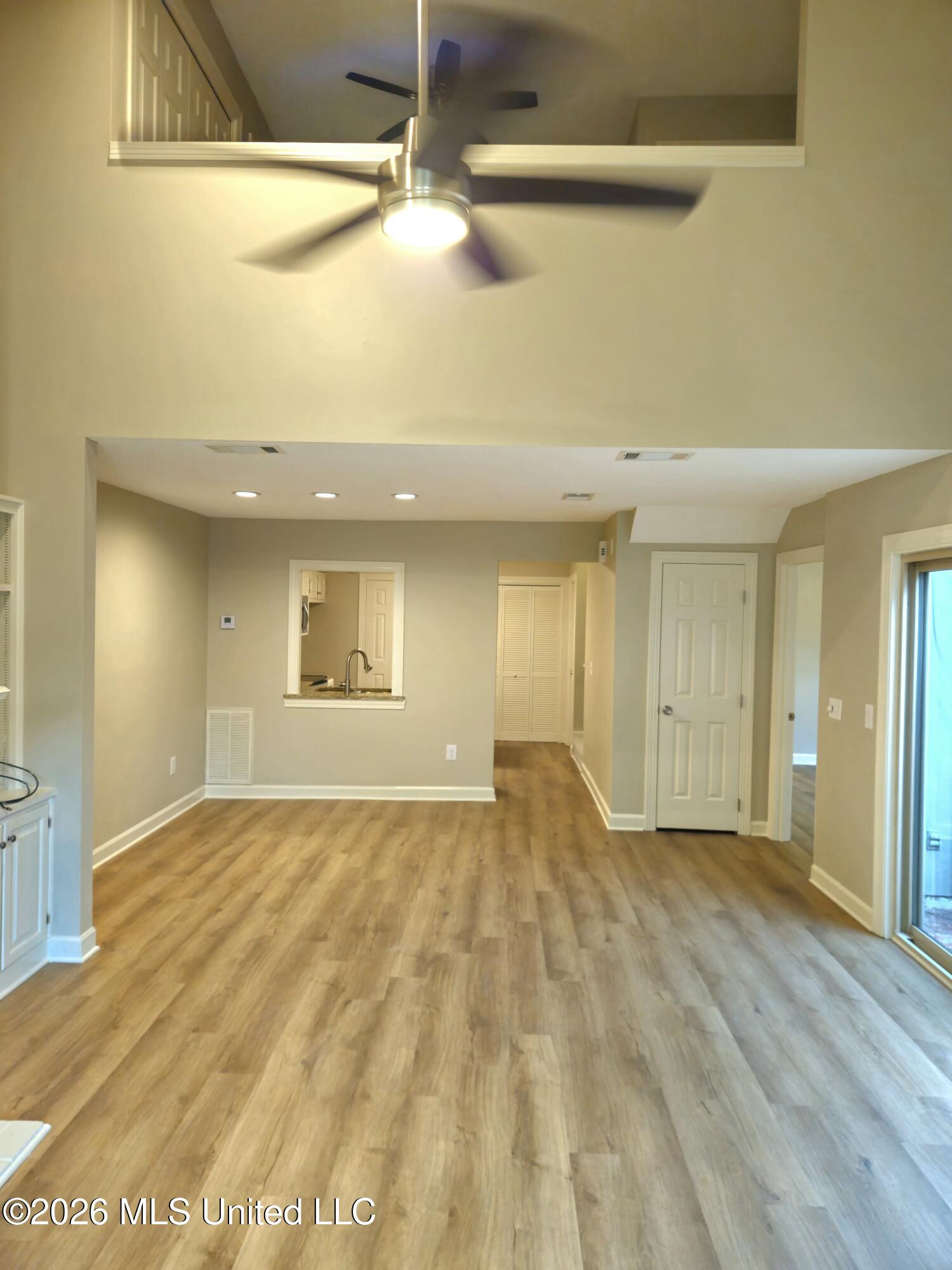 408 River Place Property Photo 6