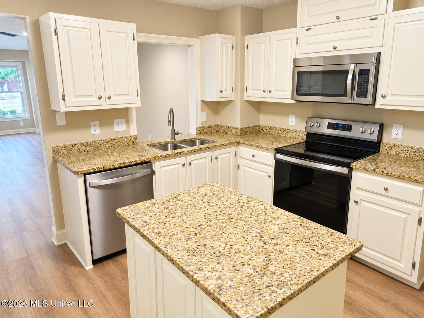 408 River Place Property Photo 7