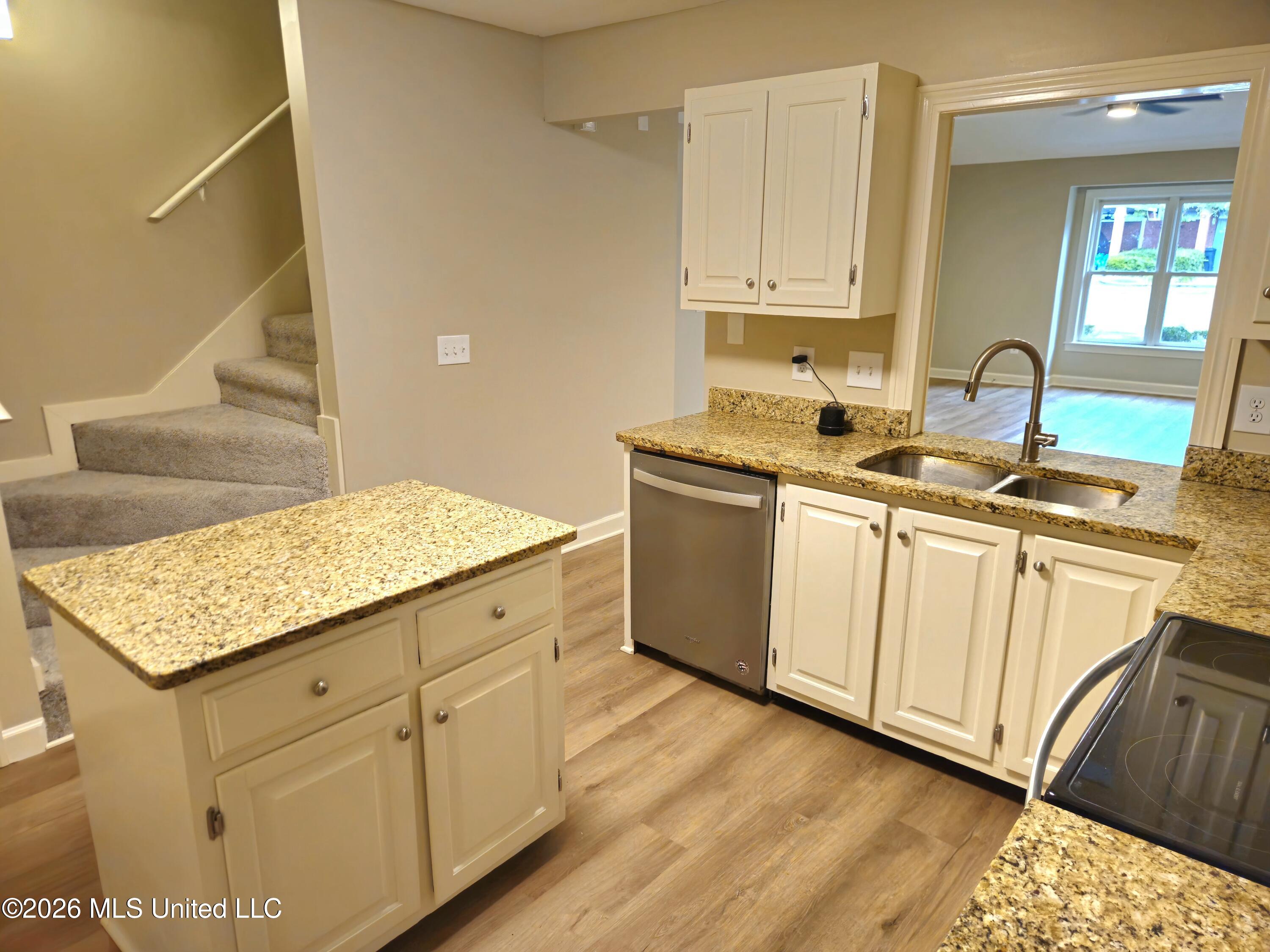 408 River Place Property Photo 8