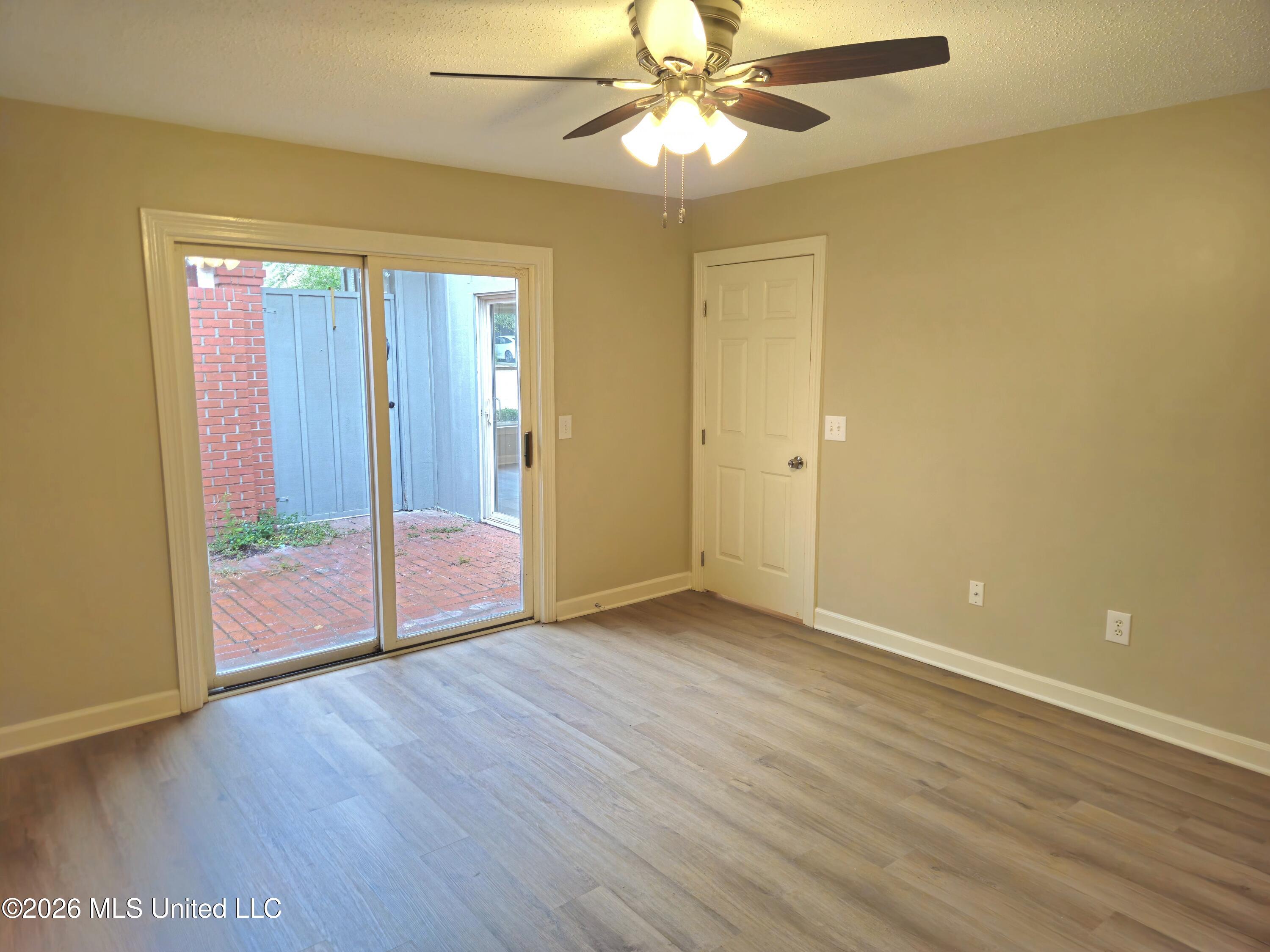 408 River Place Property Photo 10