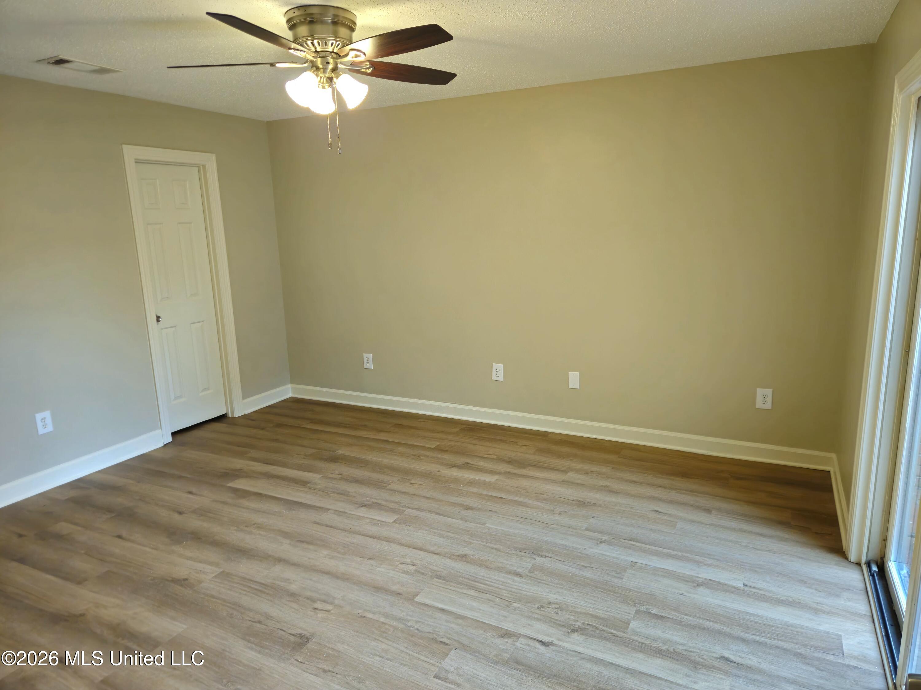 408 River Place Property Photo 11