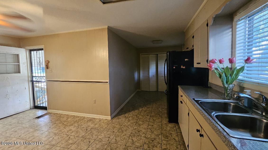 104 E South Avenue Property Photo 6
