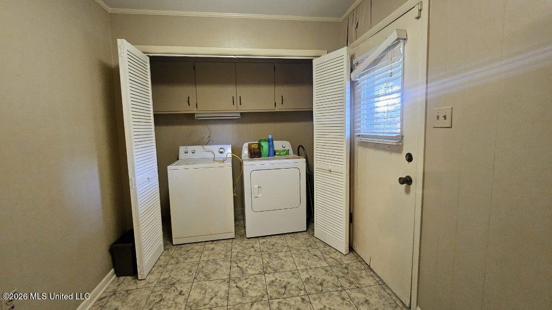104 E South Avenue Property Photo 8