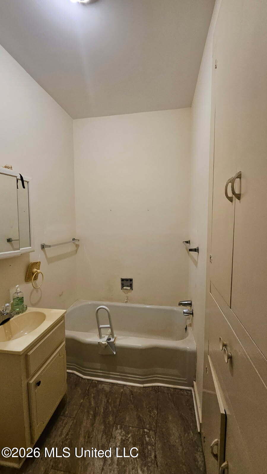 104 E South Avenue Property Photo 11