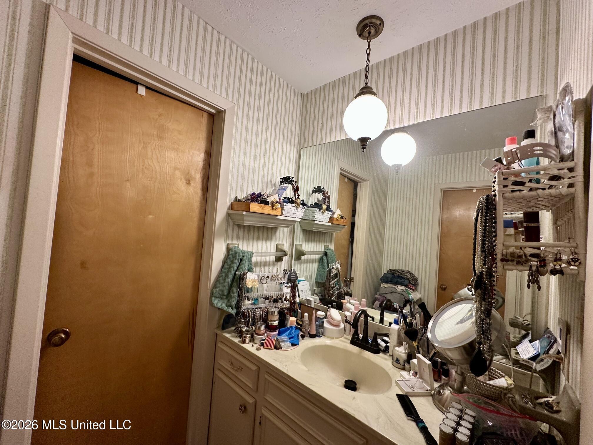 1501 Rosemont Drive Property Photo 6