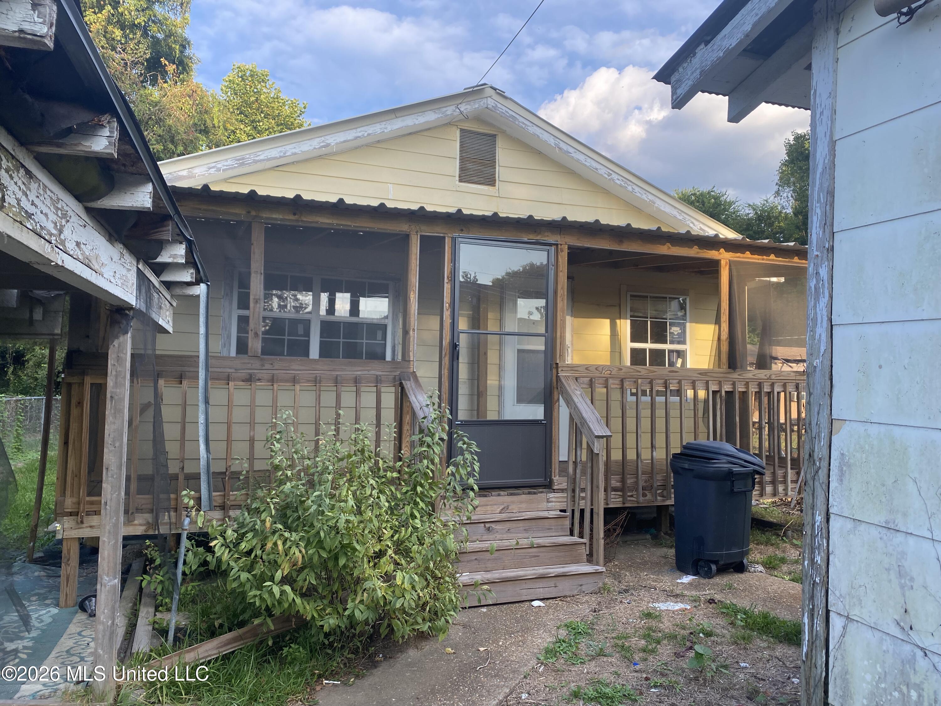 220 Morning Star Alley Property Photo 2