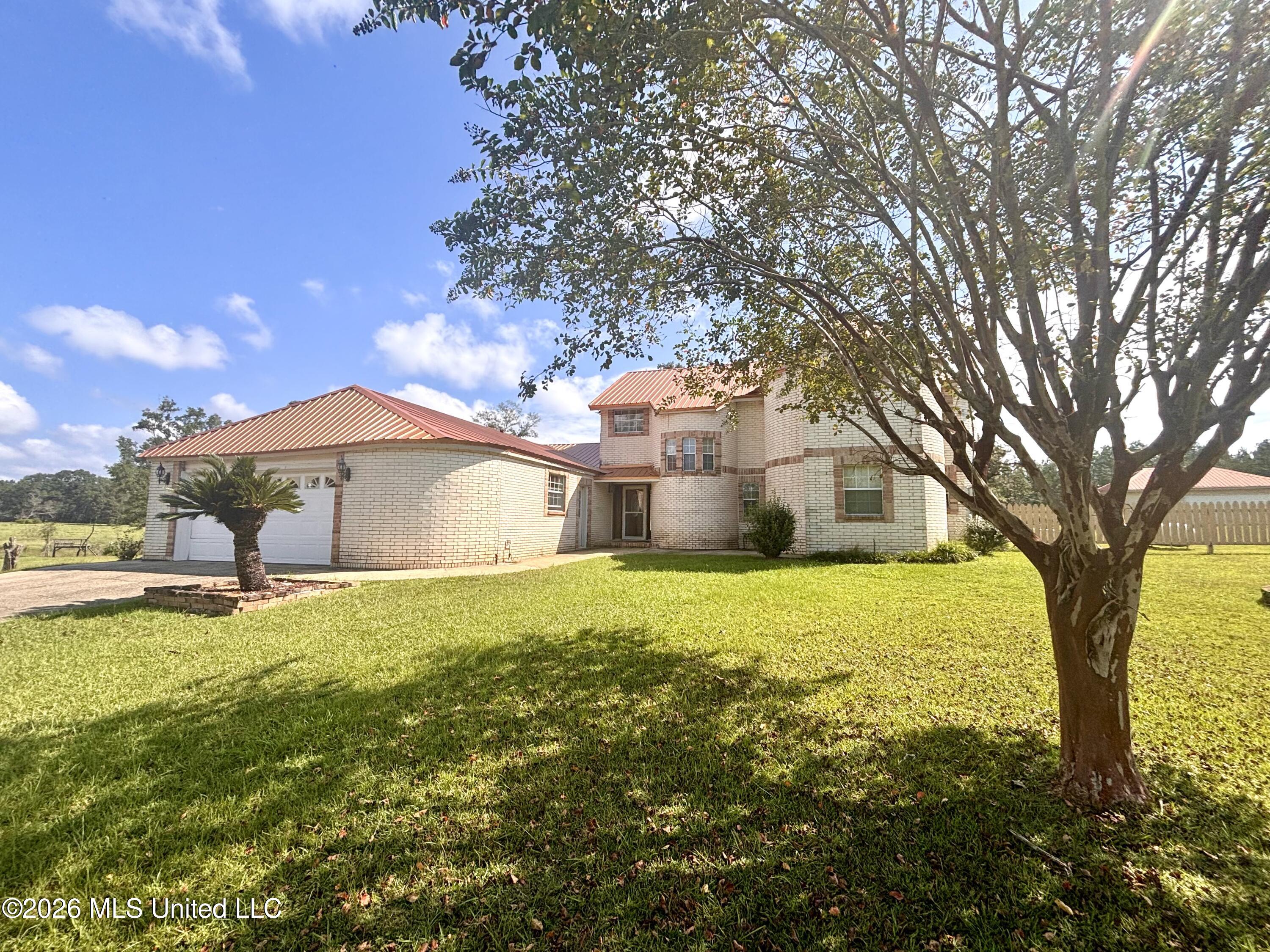 114 E T Poole Road Property Photo 1