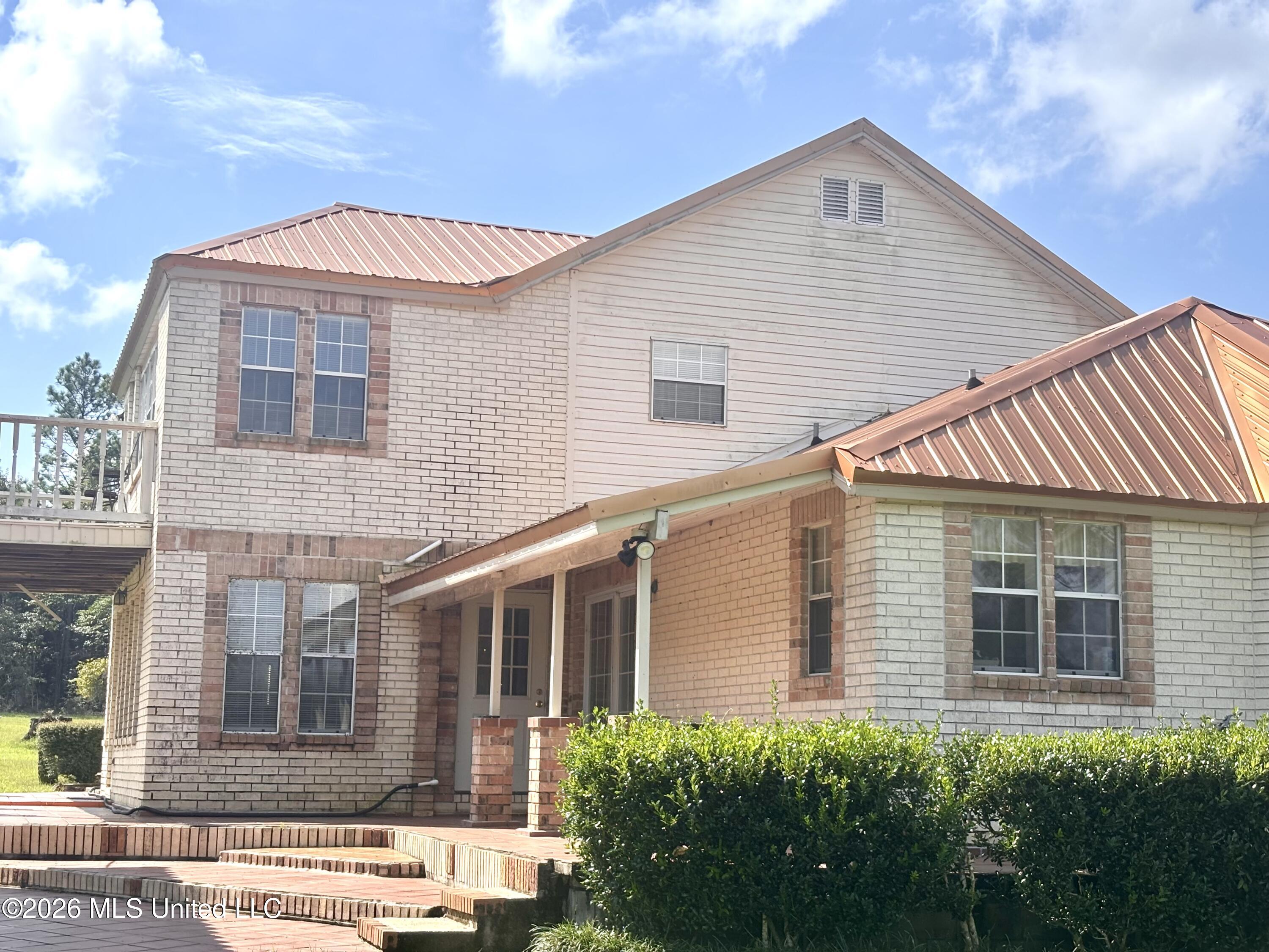 114 E T Poole Road Property Photo 4