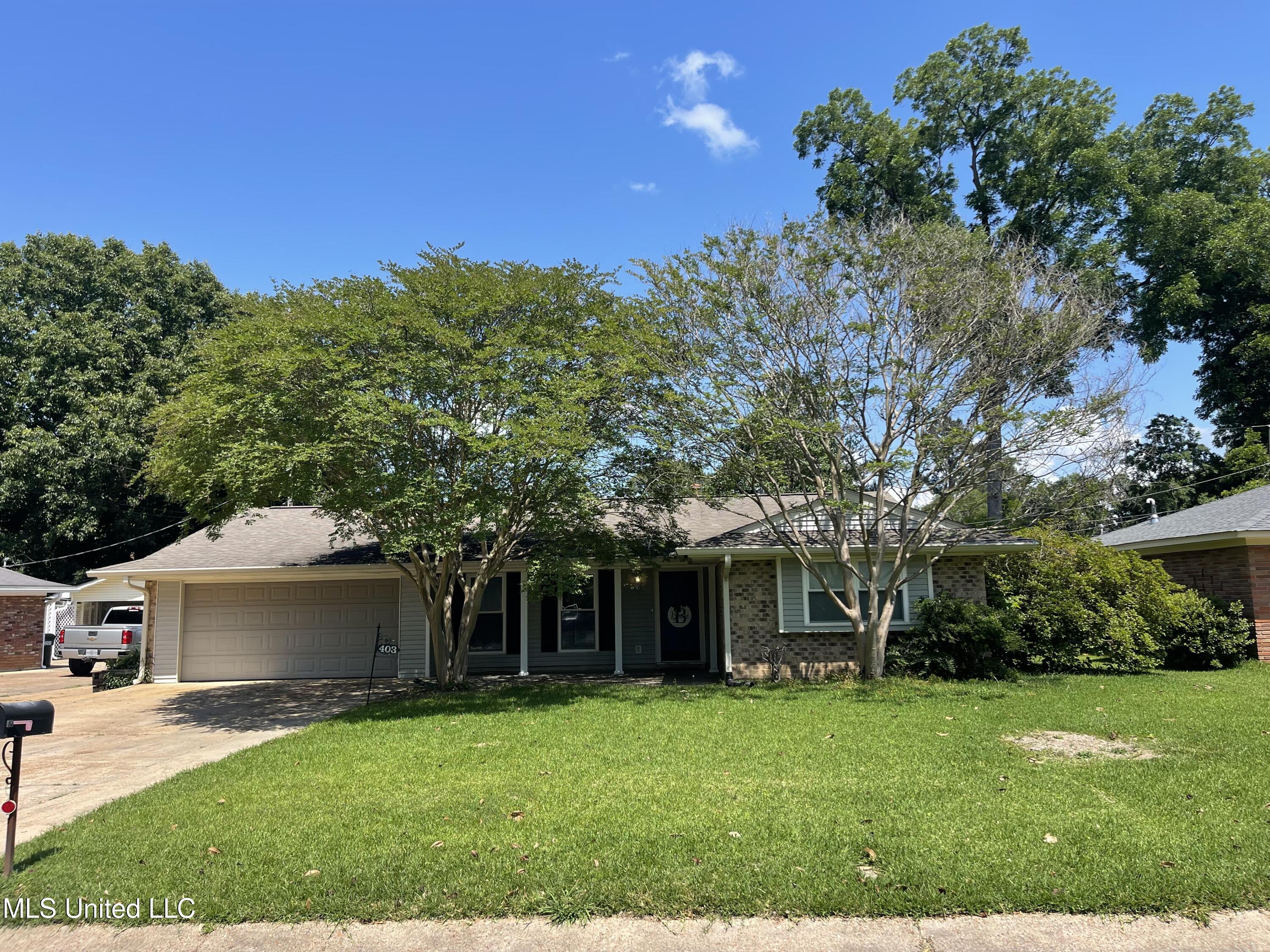 403 Lindberg Avenue Property Photo 1