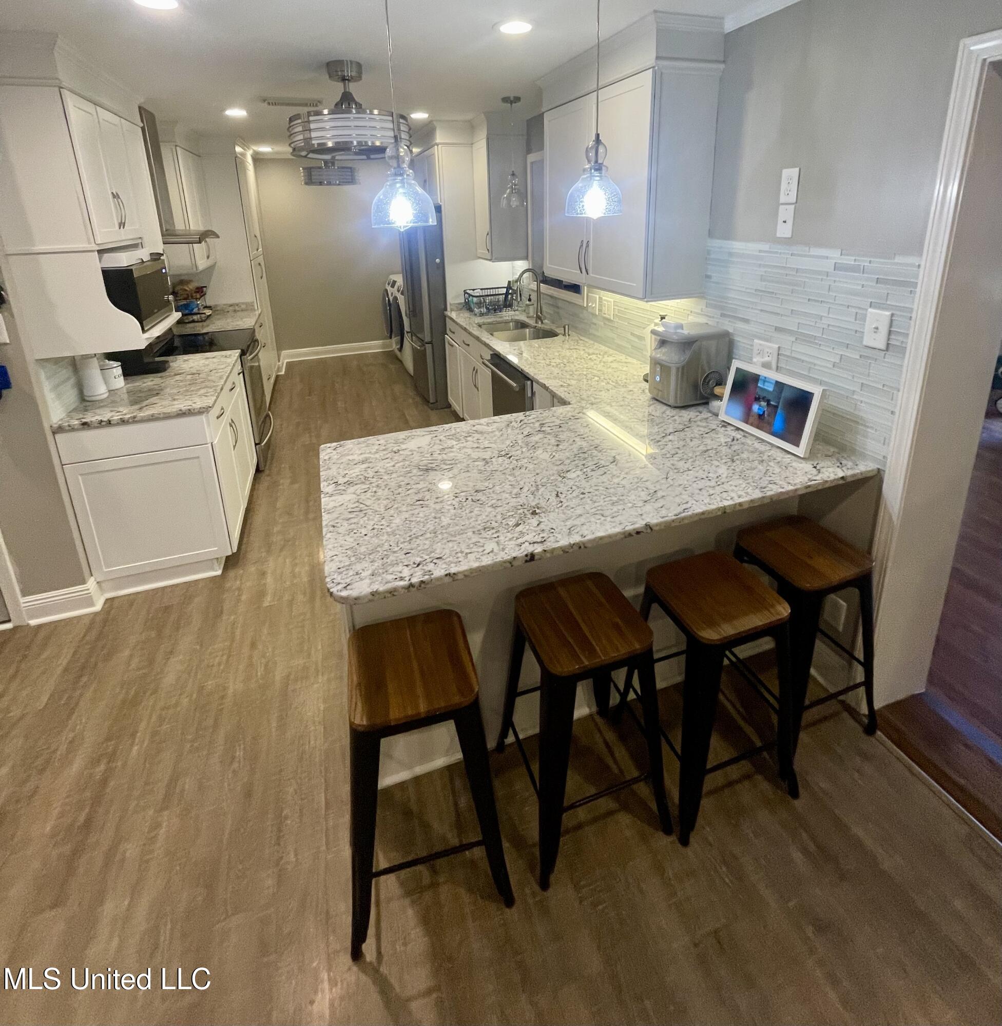 403 Lindberg Avenue Property Photo 7