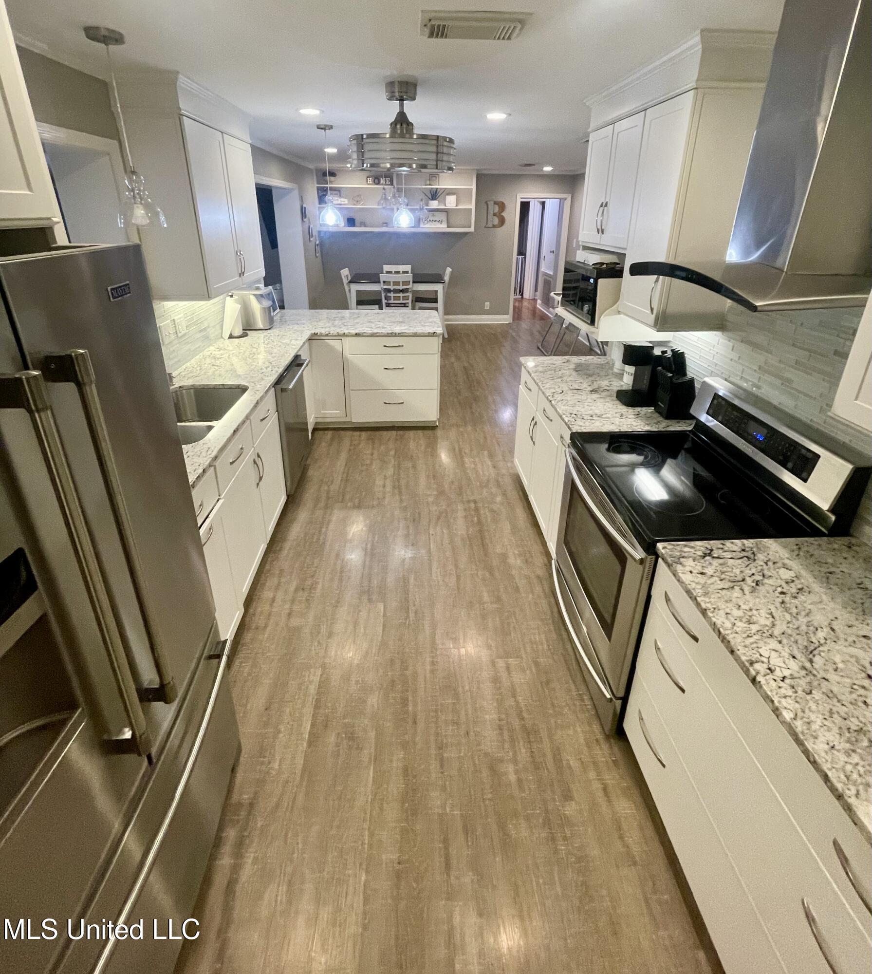 403 Lindberg Avenue Property Photo 8