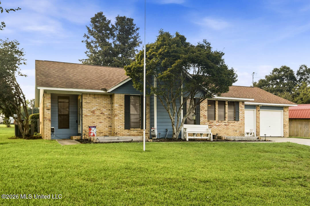 7 Angela Circle Property Photo 1