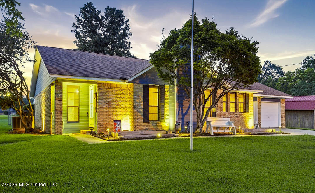 7 Angela Circle Property Photo 2