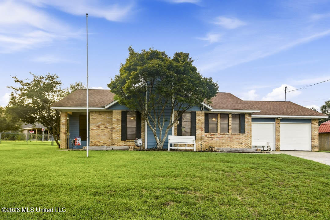 7 Angela Circle Property Photo 3